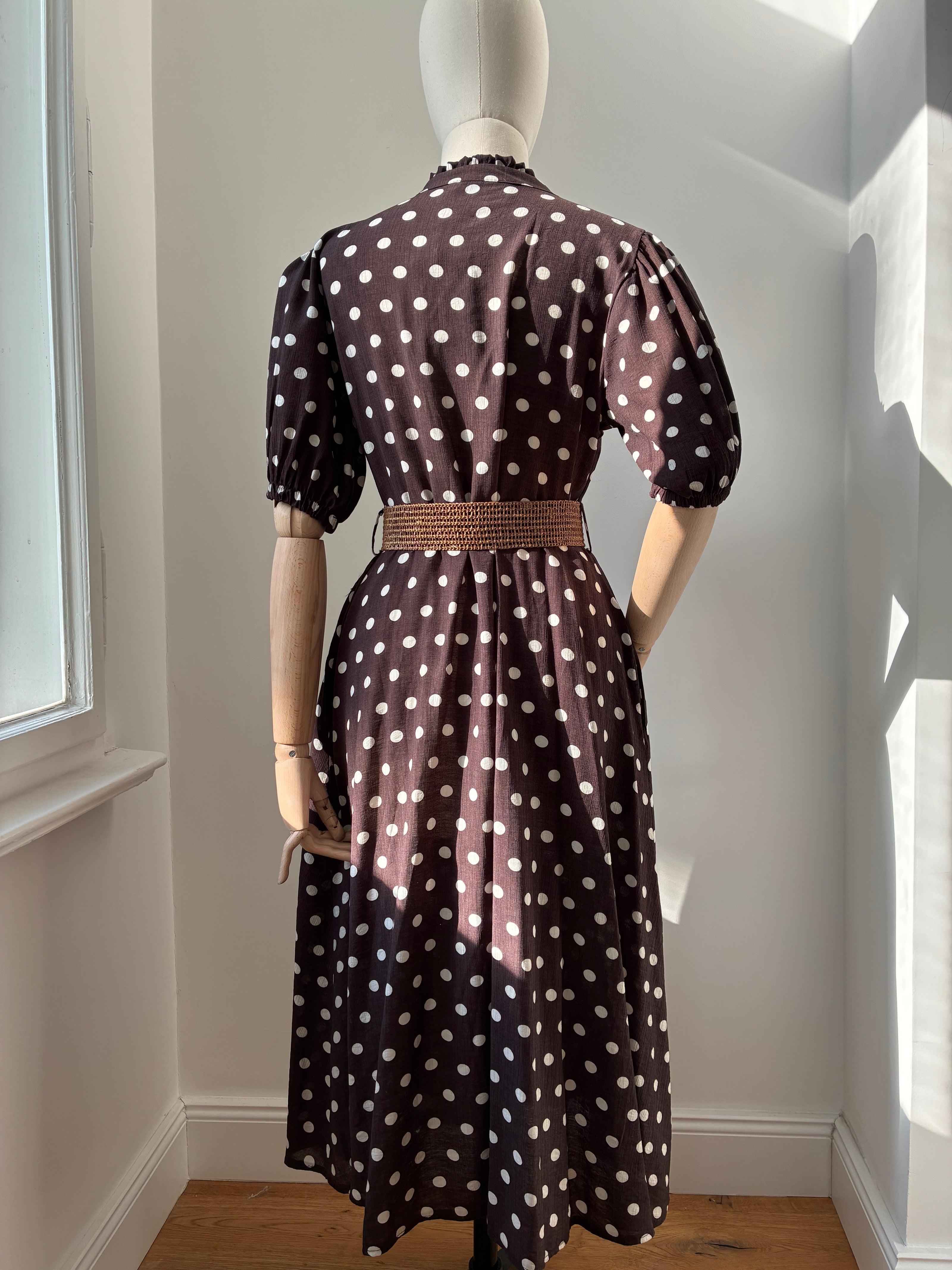 Pünktchenkleid - braun