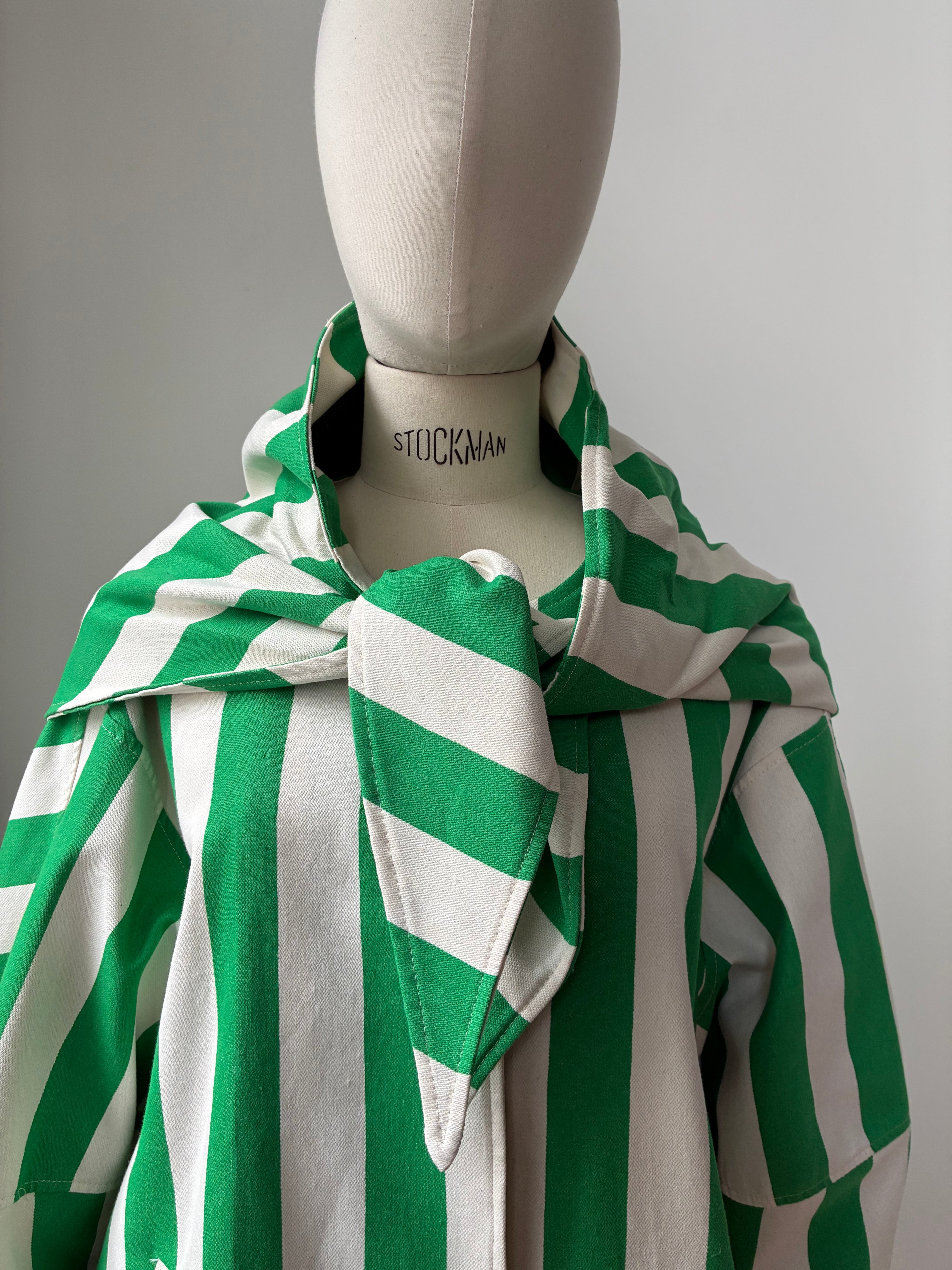 Gestreifte Jacke mit Tuch - creme/grün