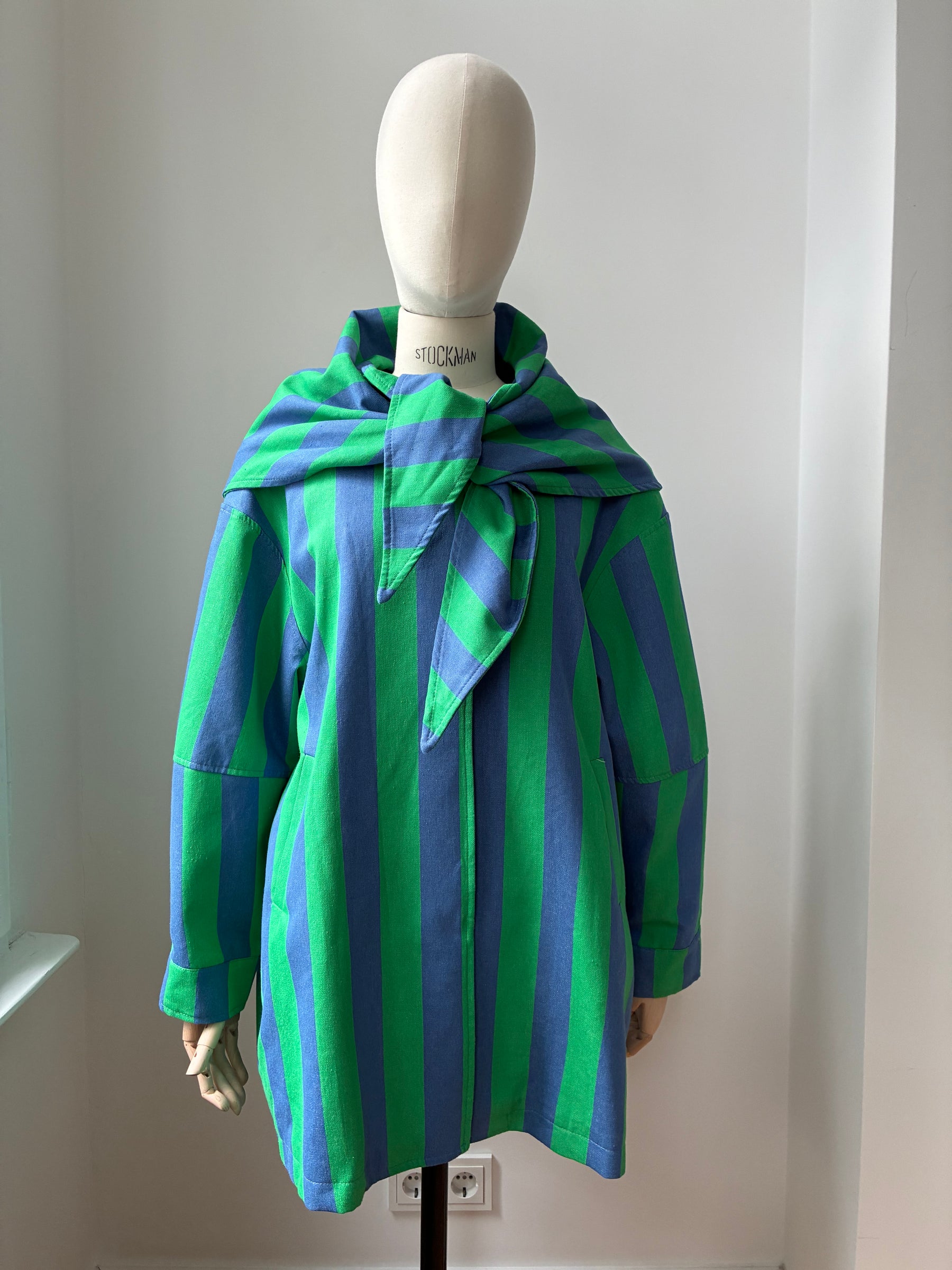 Gestreifte Jacke mit Tuch - blau/grün