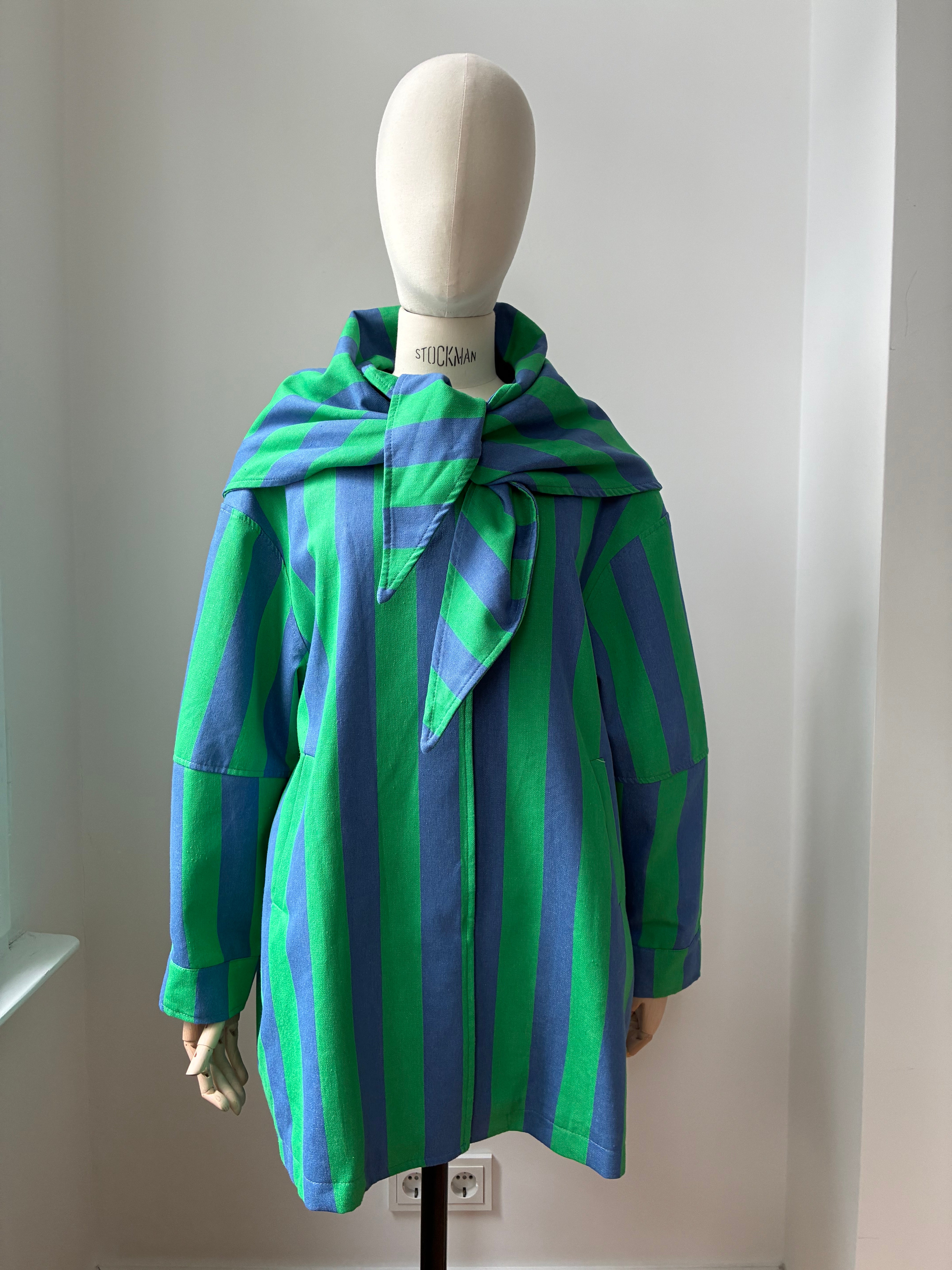 Gestreifte Jacke mit Tuch - blau/grün
