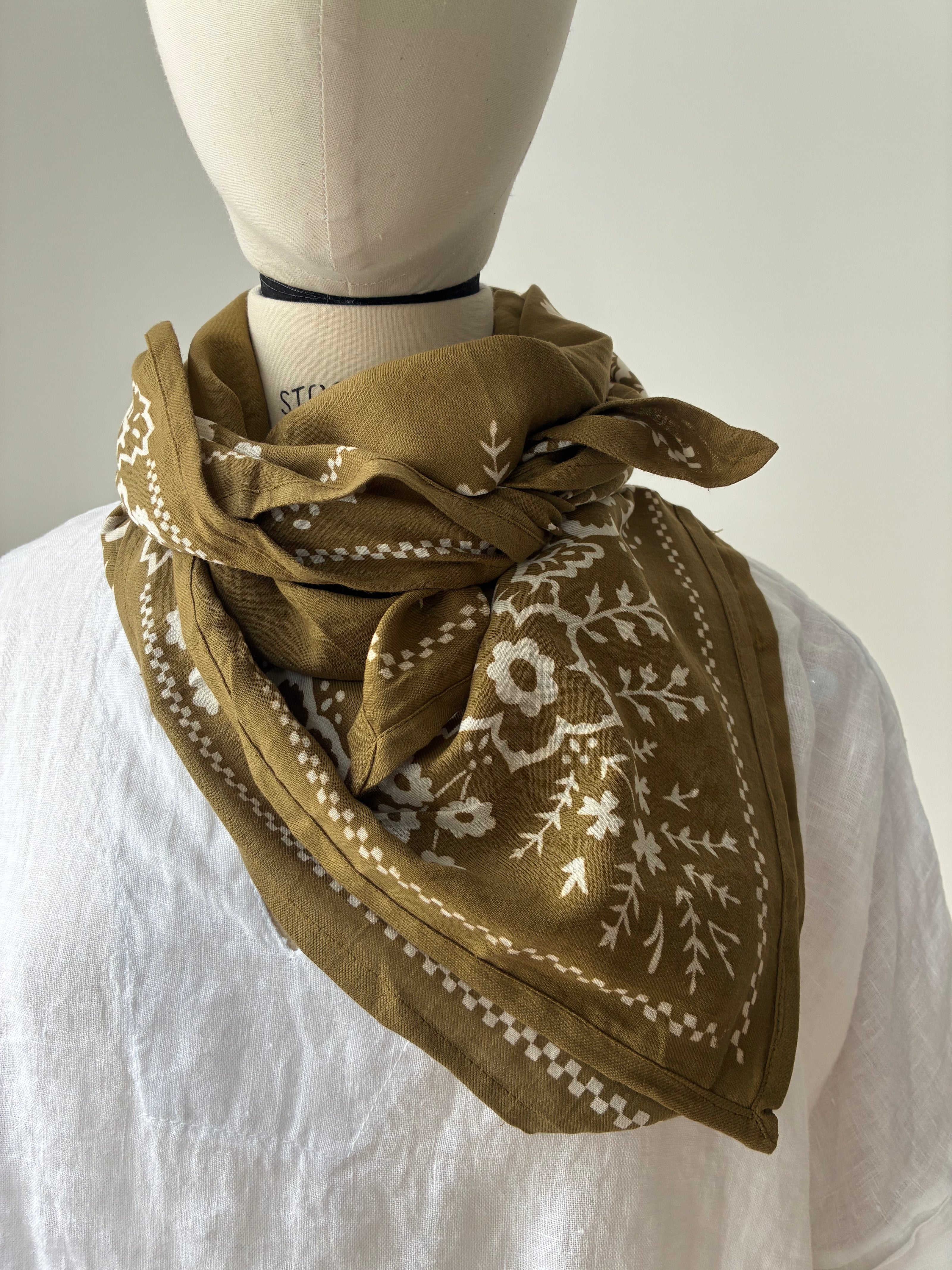 Schal Mysore Avocado - 100 x 100 cm