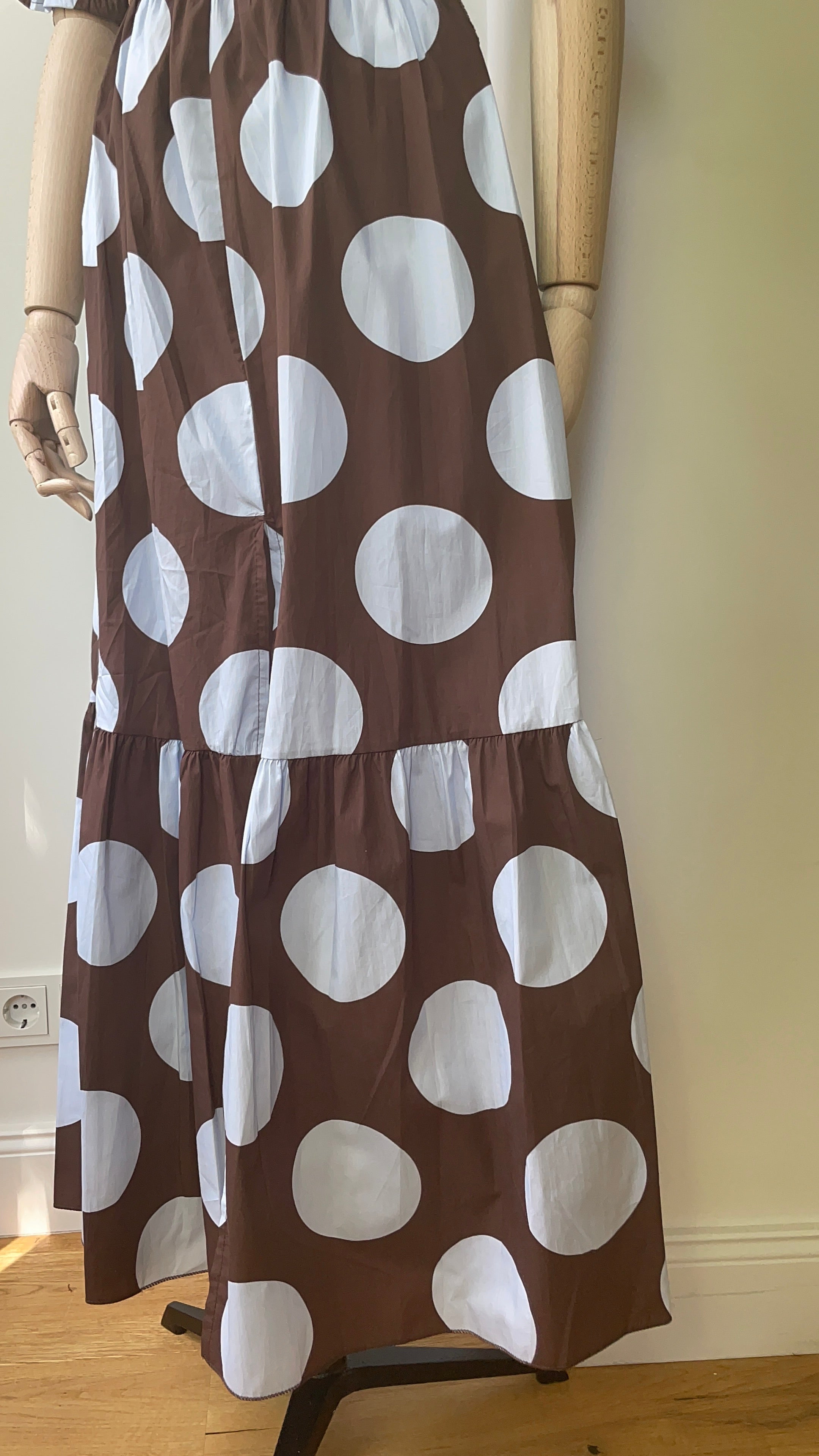 Carmen-Kleid mit Polka Dots - braun & hellblau