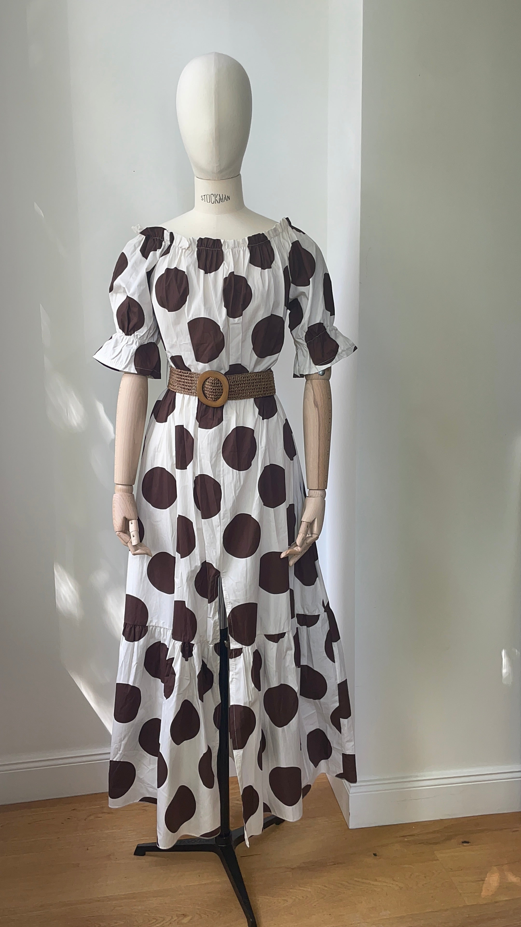 Carmen-Kleid mit Polka Dots - creme & braun