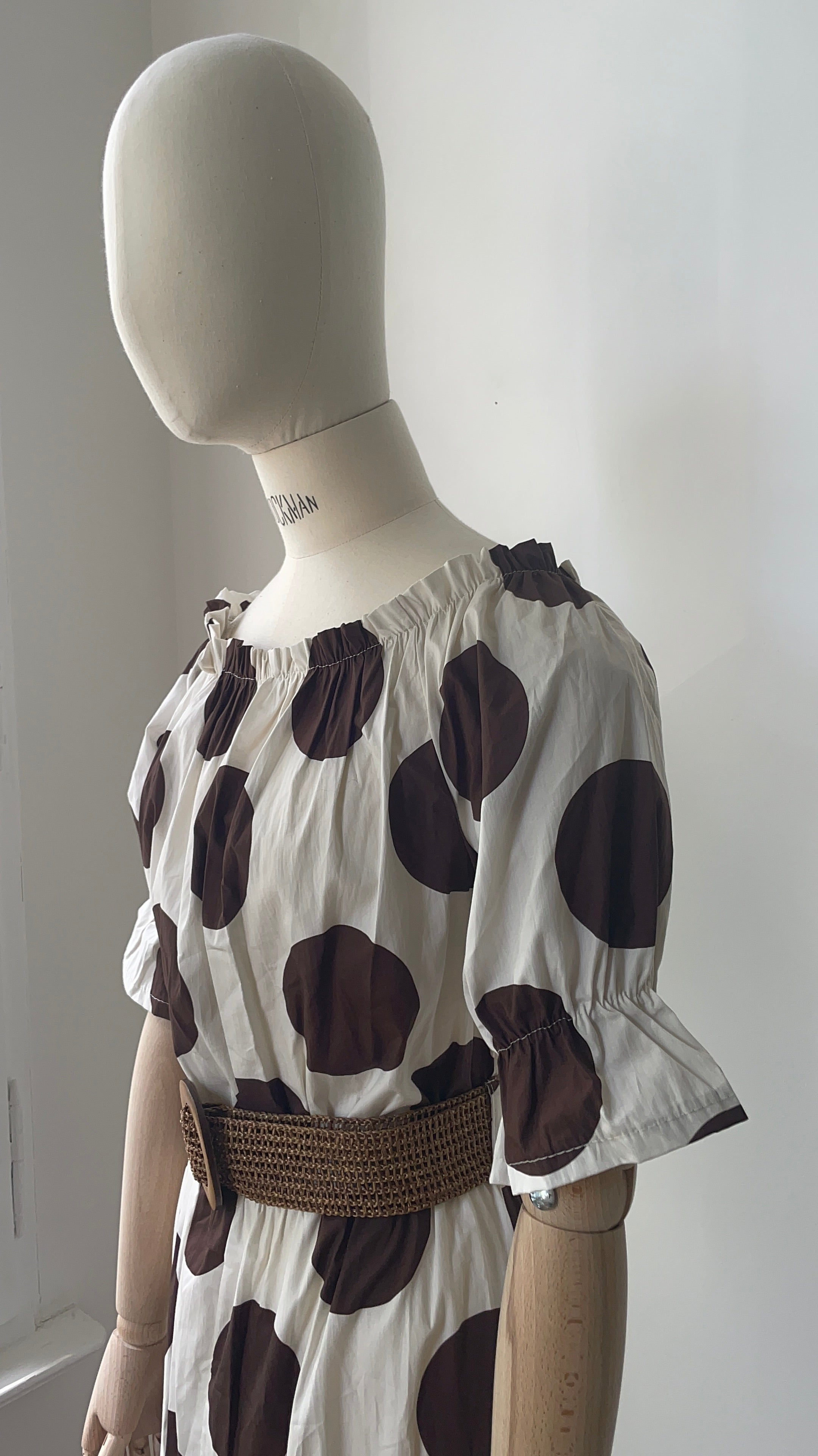 Carmen-Kleid mit Polka Dots - creme & braun