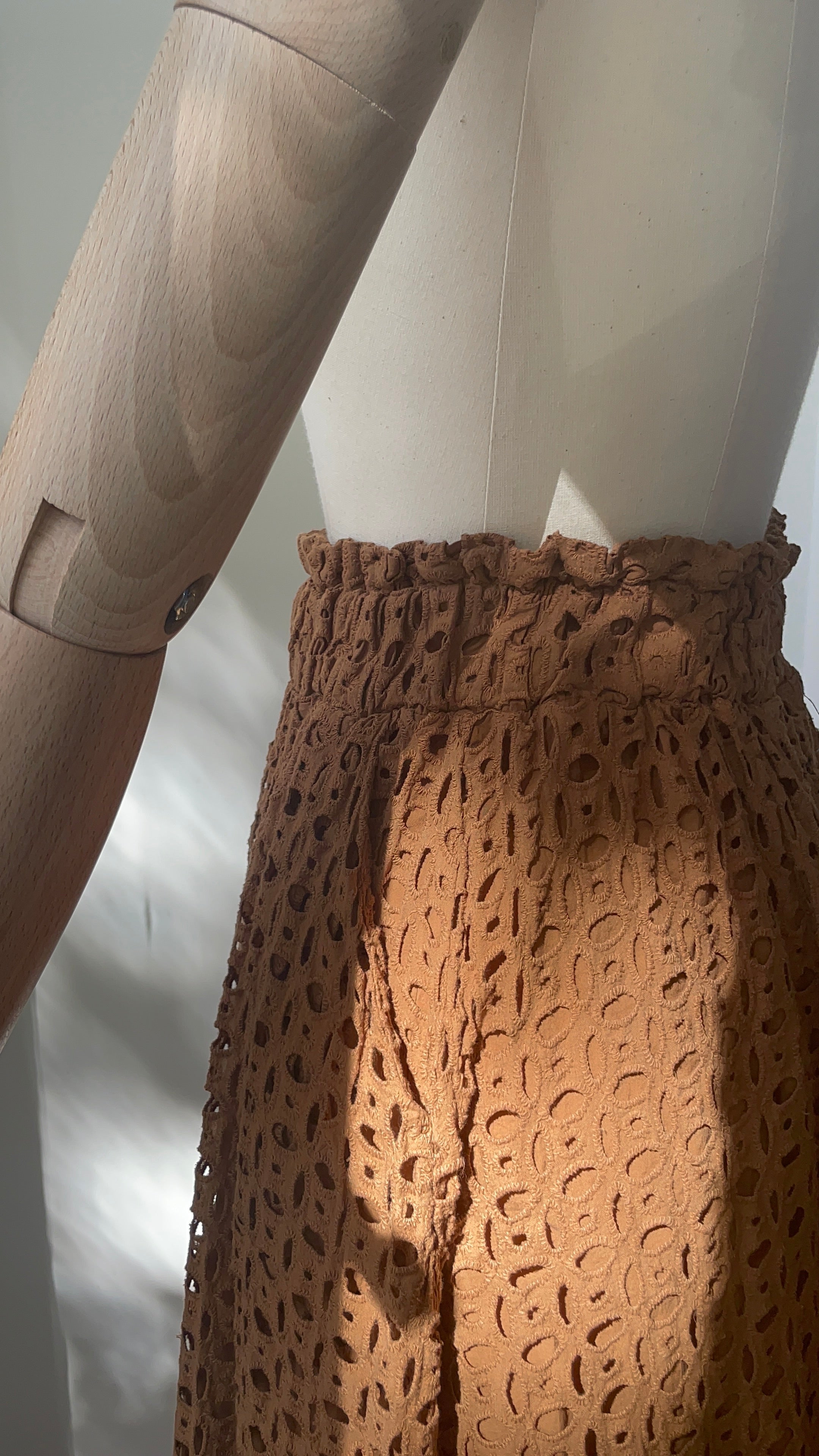 Rock mit Broderie-Spitze - Cappuccino