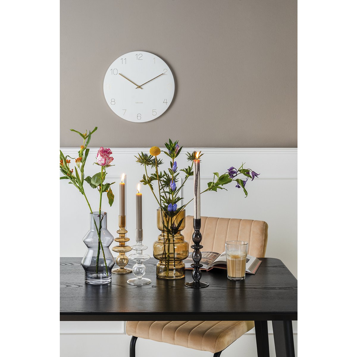 Kleine Karlsson Wanduhr Charme dekorativ im Esszimmer