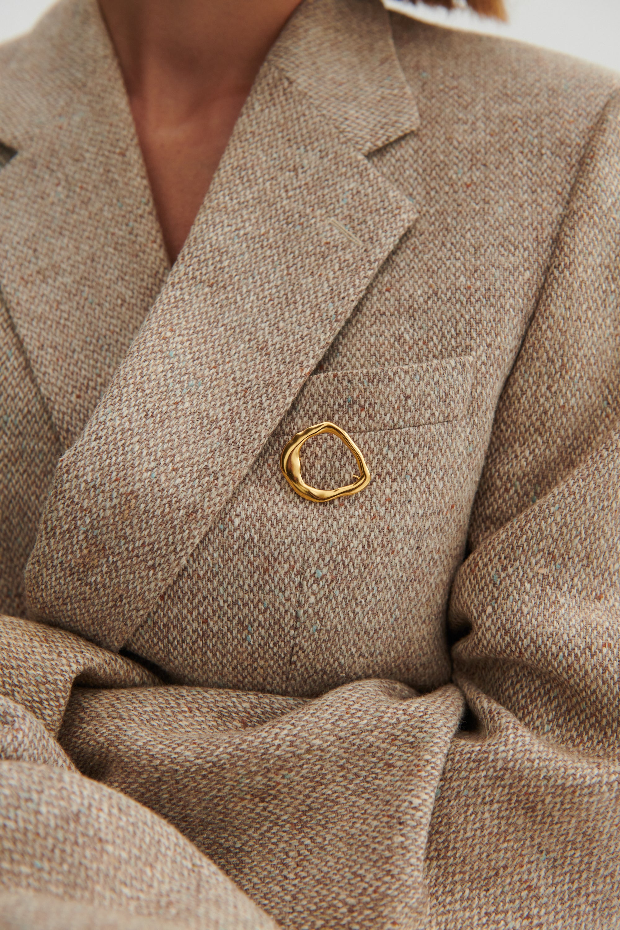 Gaia Brosche - gold