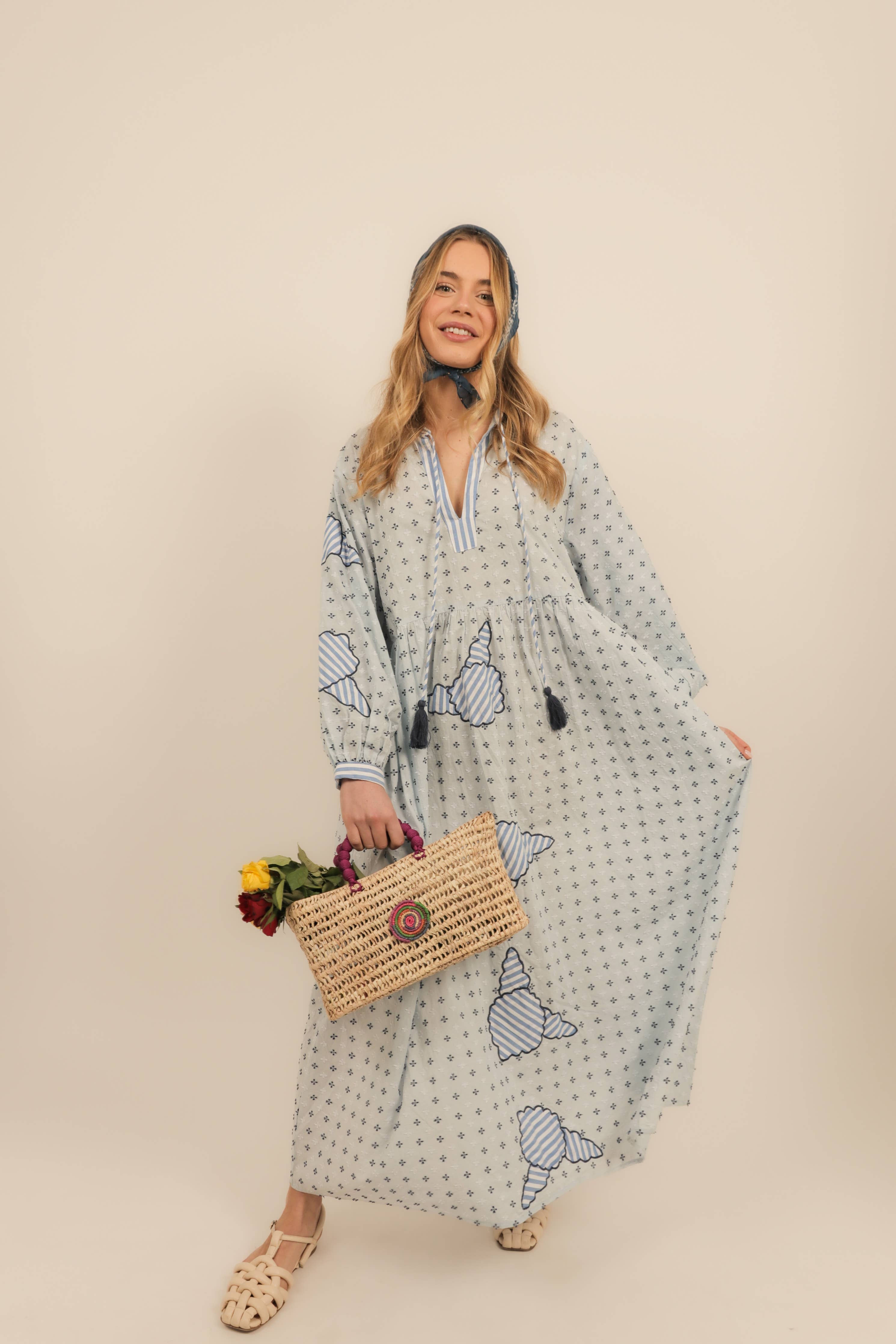besticktes Kleid - ice blau