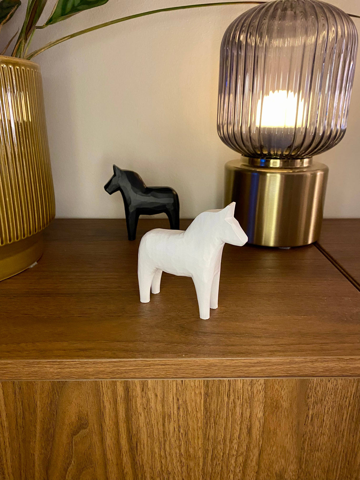 Handgeschnitzes Dala-Pferd – S 10 cm weiss