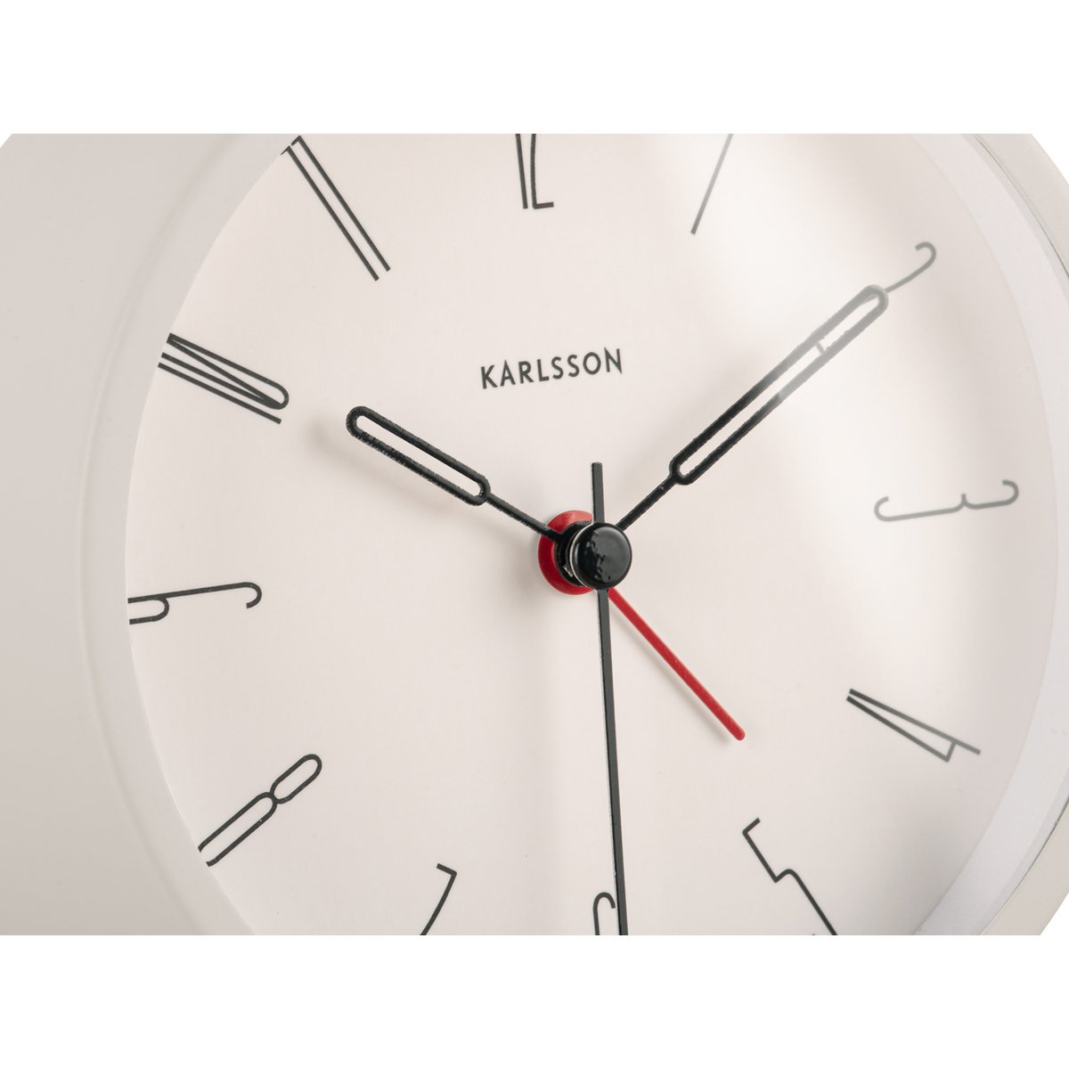 Nahaufnahme des Zifferblatts vom Karlsson Belle Numbers Wecker