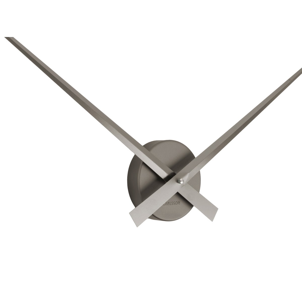 Detailaufnahme der Wanduhr Little Big Time Metallic – Aluminiumzeiger in Nahaufnahme