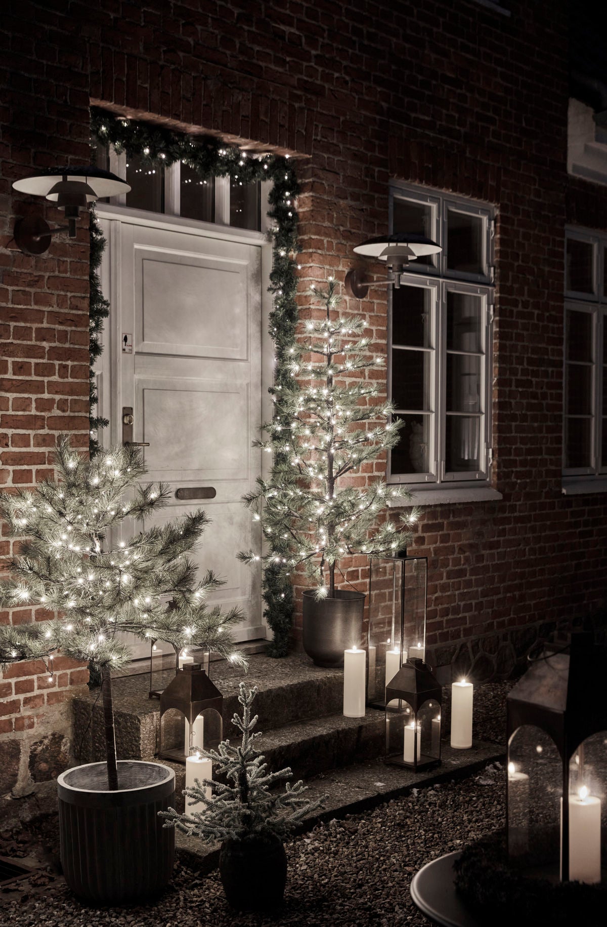 Weihnachtsbaum mit LED Lichtern Peuce - natur 150 cm