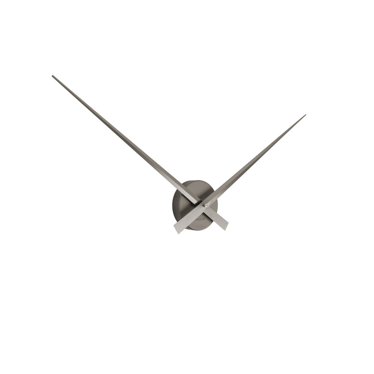 Schrägansicht der Little Big Time Wanduhr – modernes Design von Karlsson