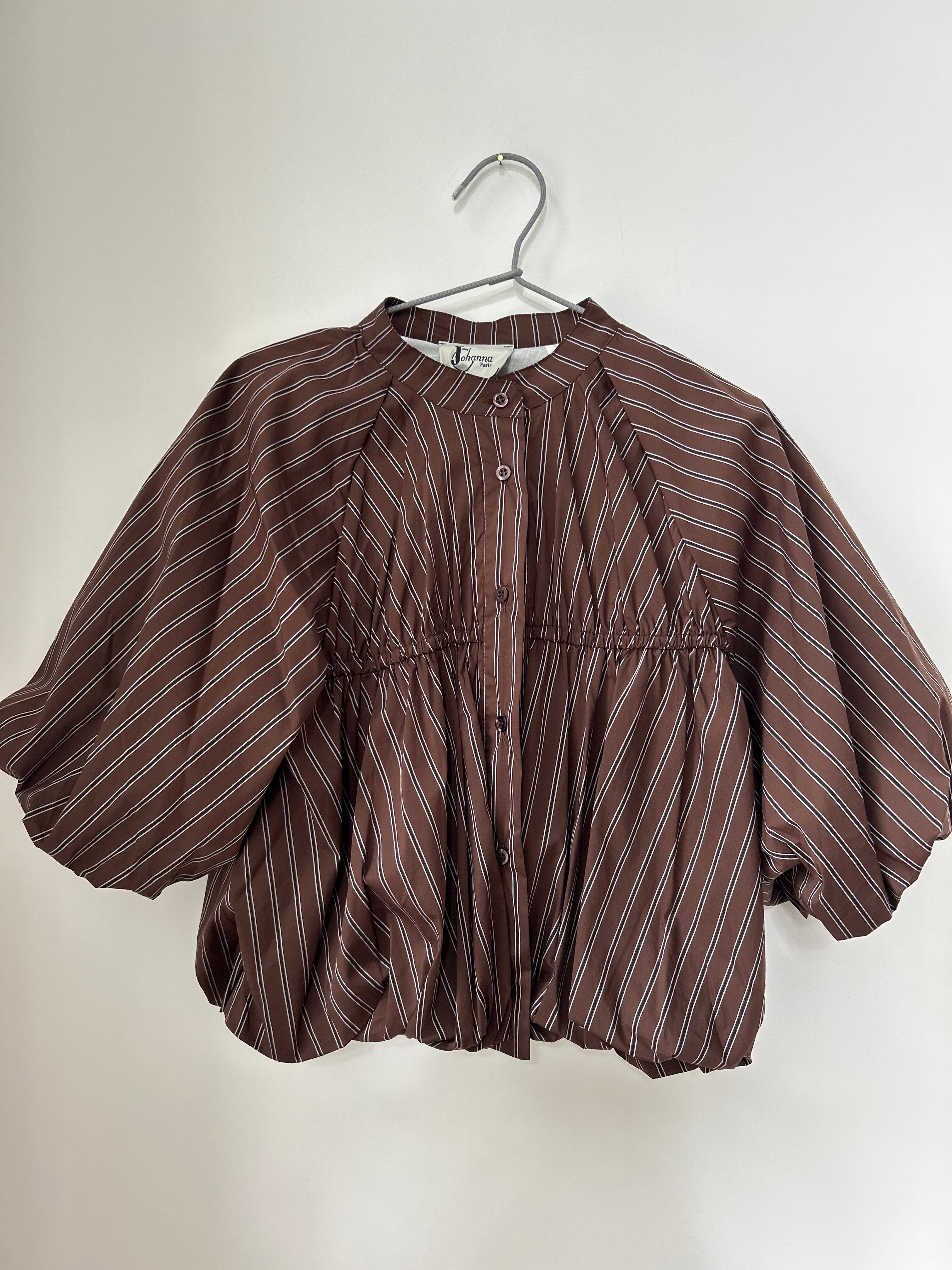 Voluminöse Bluse mit Streifen - braun