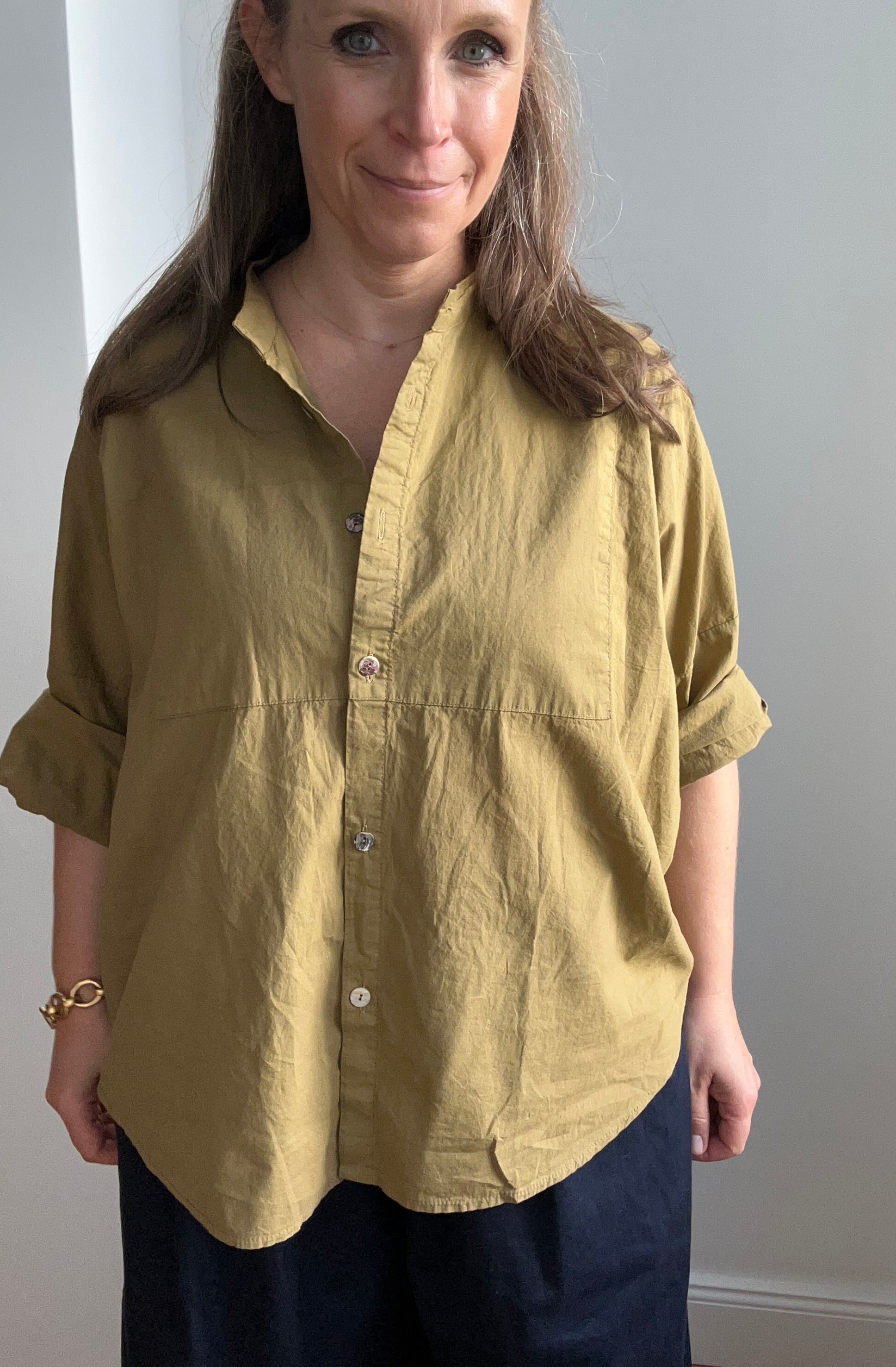 Schlichte Bluse zum Durchknöpfen – camel
