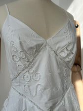 Weißes Spitzenkleid