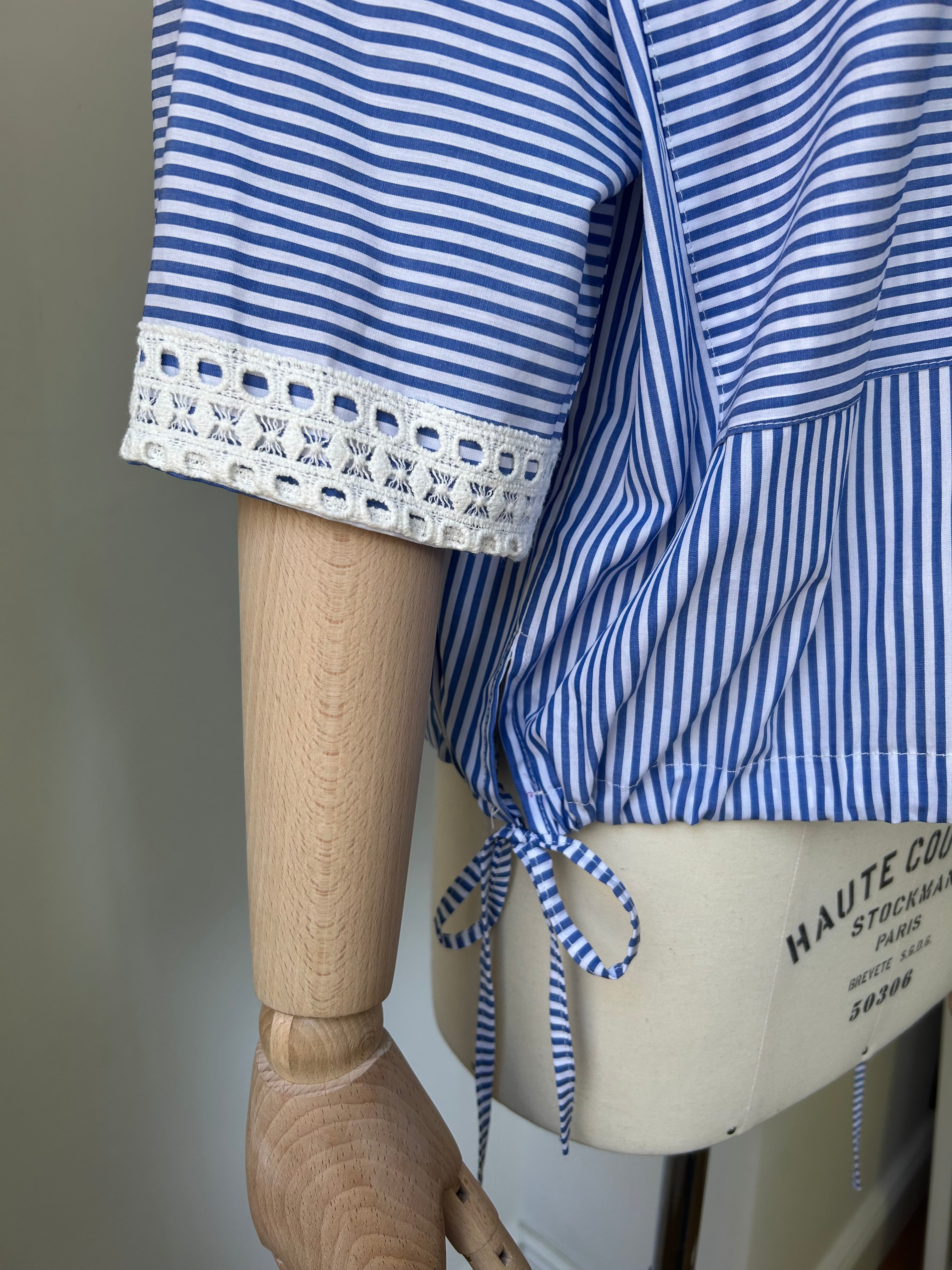 Gestreifte Bluse mit Spitze