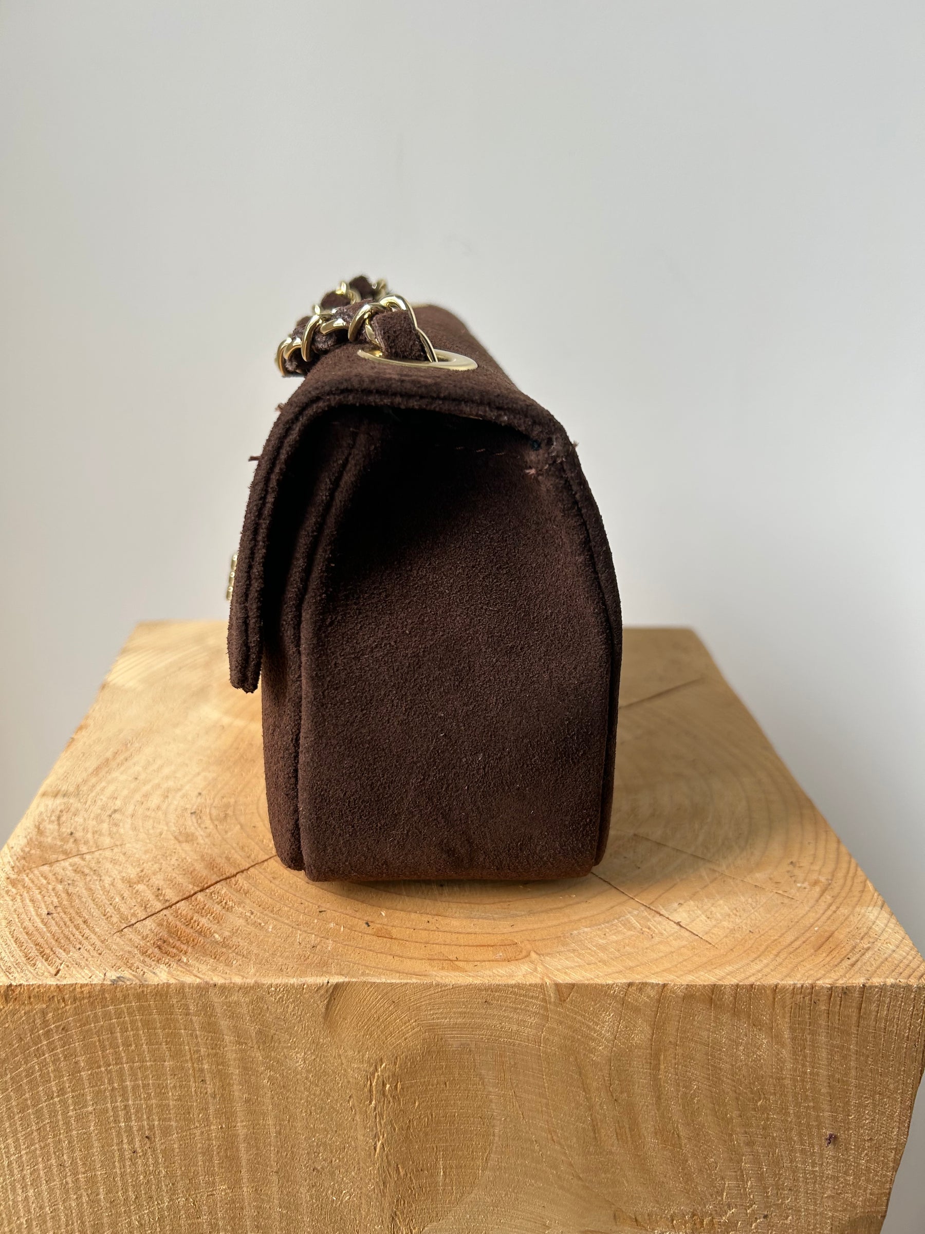 kleine Handtasche aus Wildleder - schokoladenbraun
