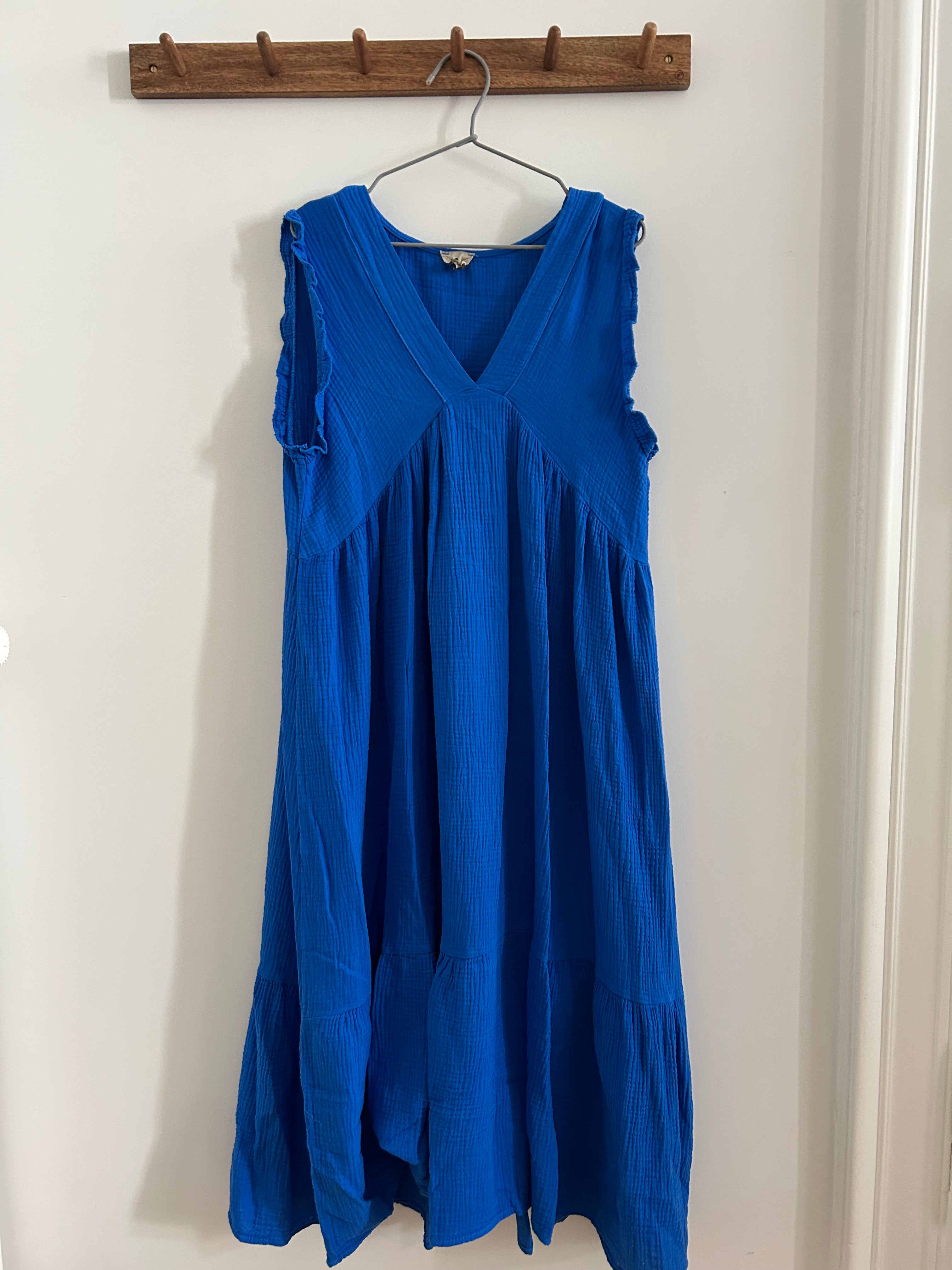Ärmelloses Kleid mit Empireschnitt - azurblau