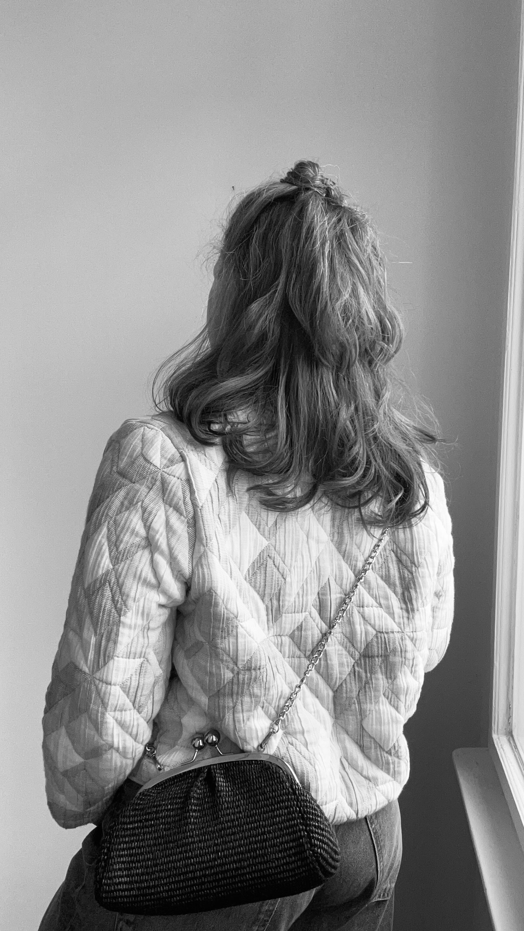 kleine Clutch im Raffia-Stil - silber / dunkelgrau