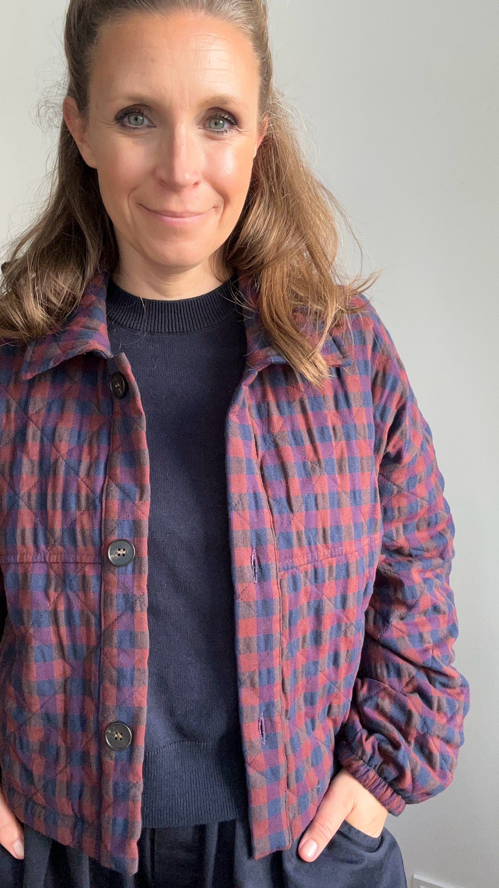 Kurze Herbstjacke kariert - Burgundy und Blau