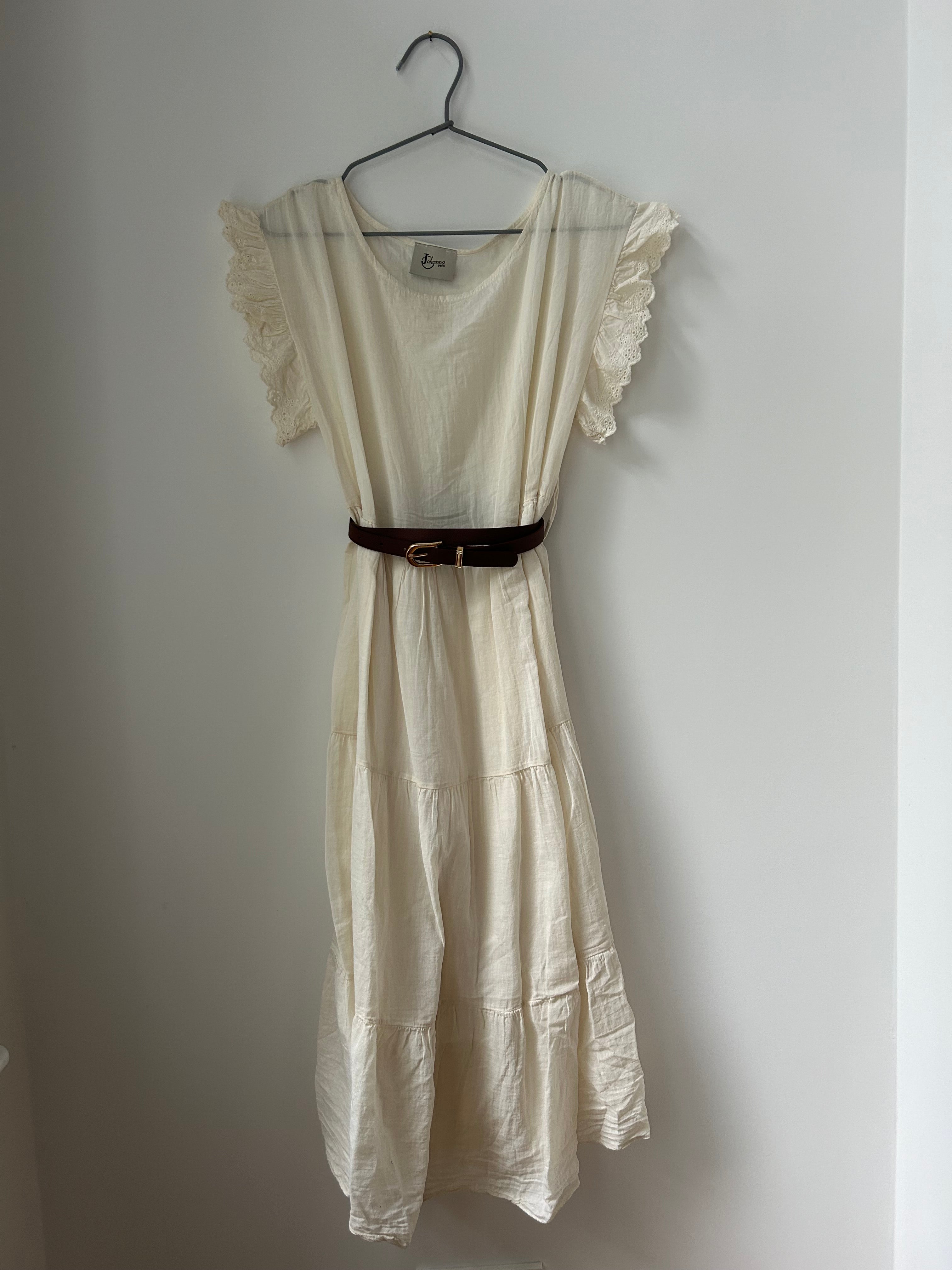 Romantisches Kleid mit Gürtel - creme