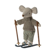 Wintermaus Großer Bruder mit Ski