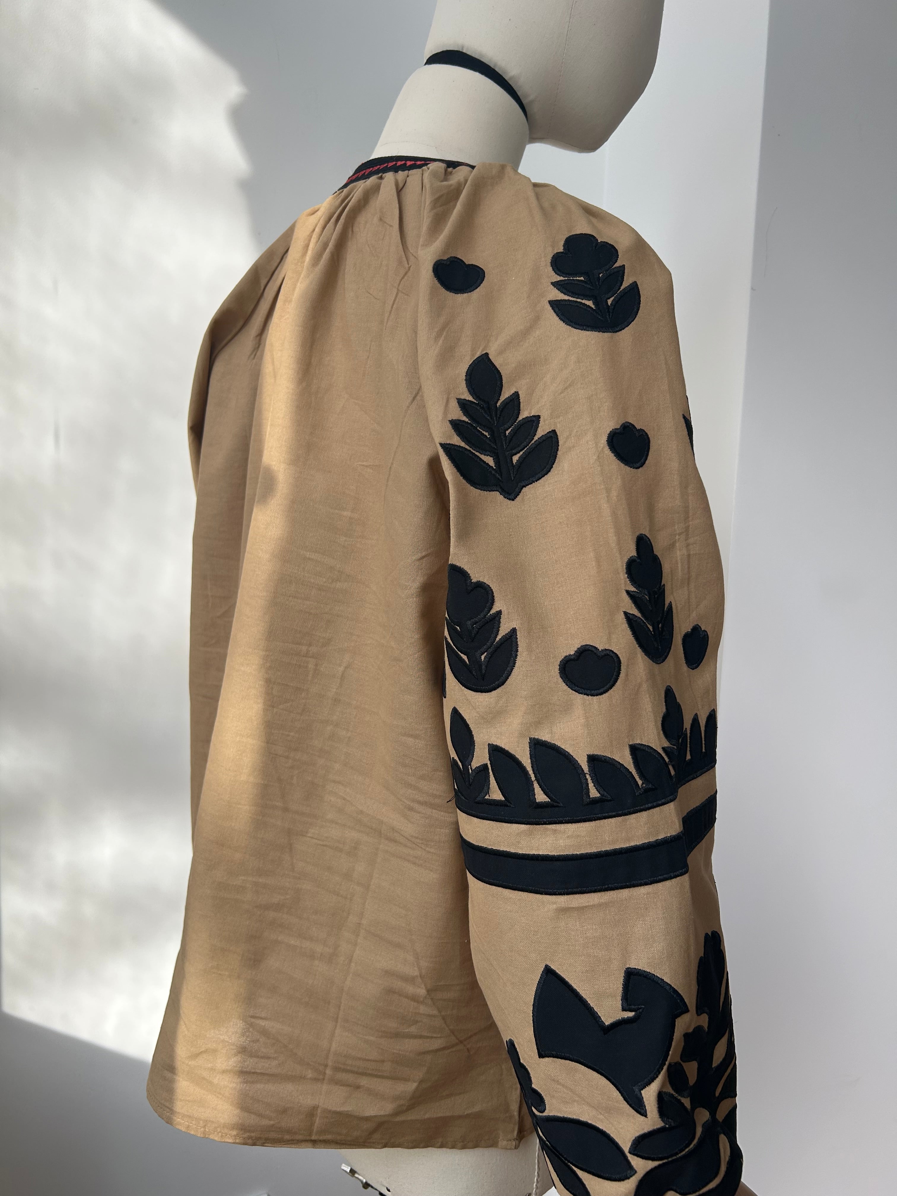 Tunika mit Stickerei - beige