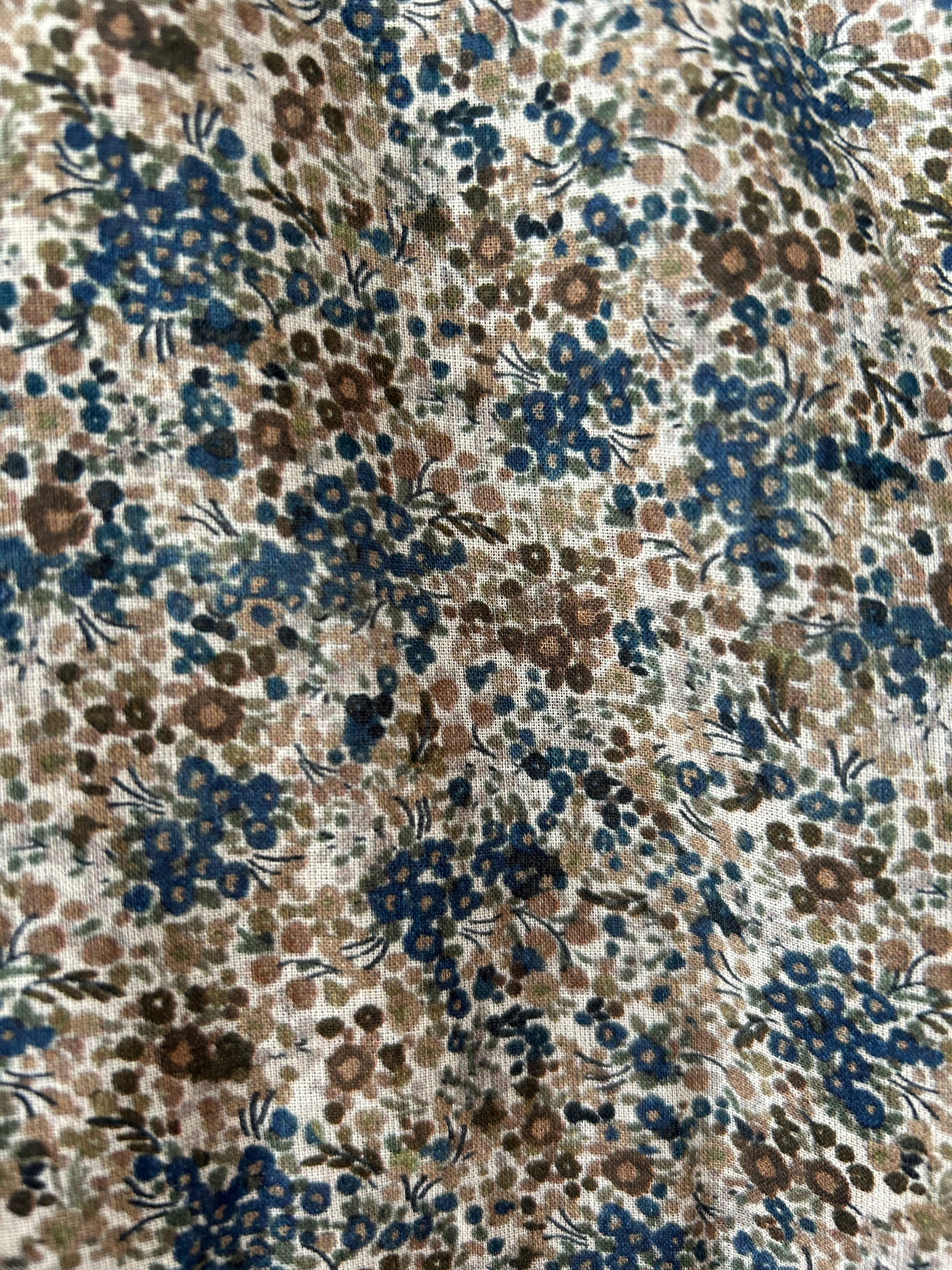 Blümchen-Bluse mit Rüschen - grau-blau