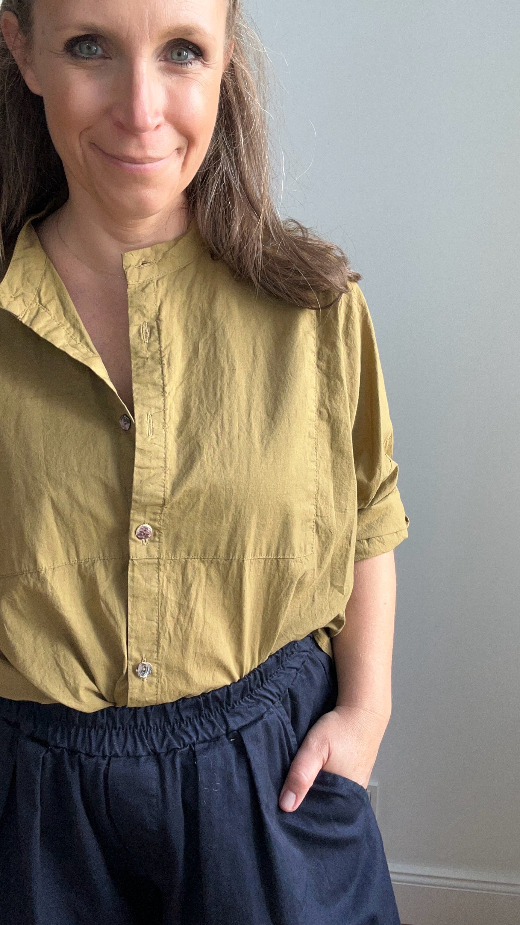 Schlichte Bluse zum Durchknöpfen – camel