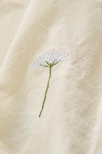 Stoffserviette Flora mit Stickerei - Doldenblume weiß