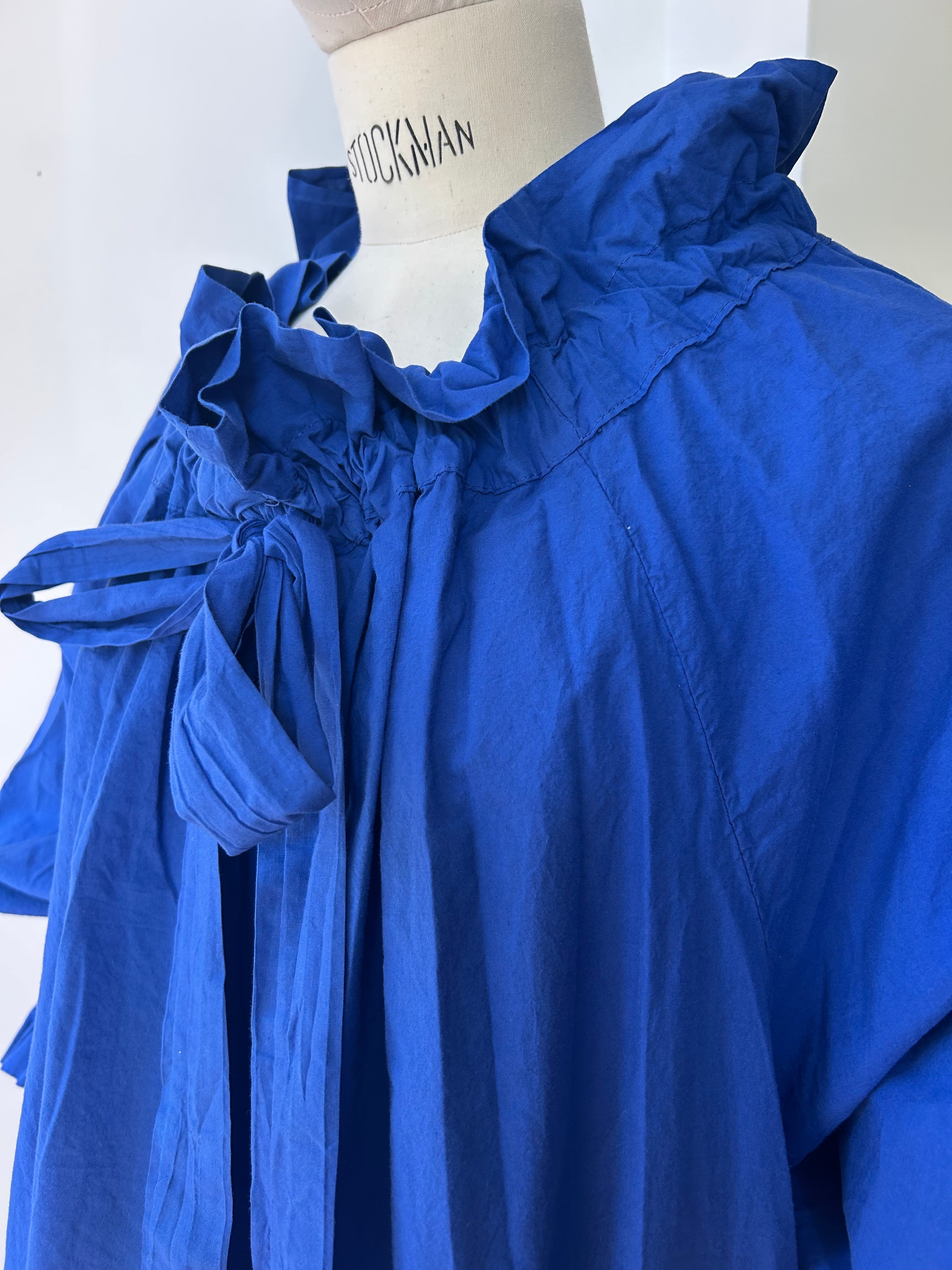 Blaues Kleid mit Tunnelzug