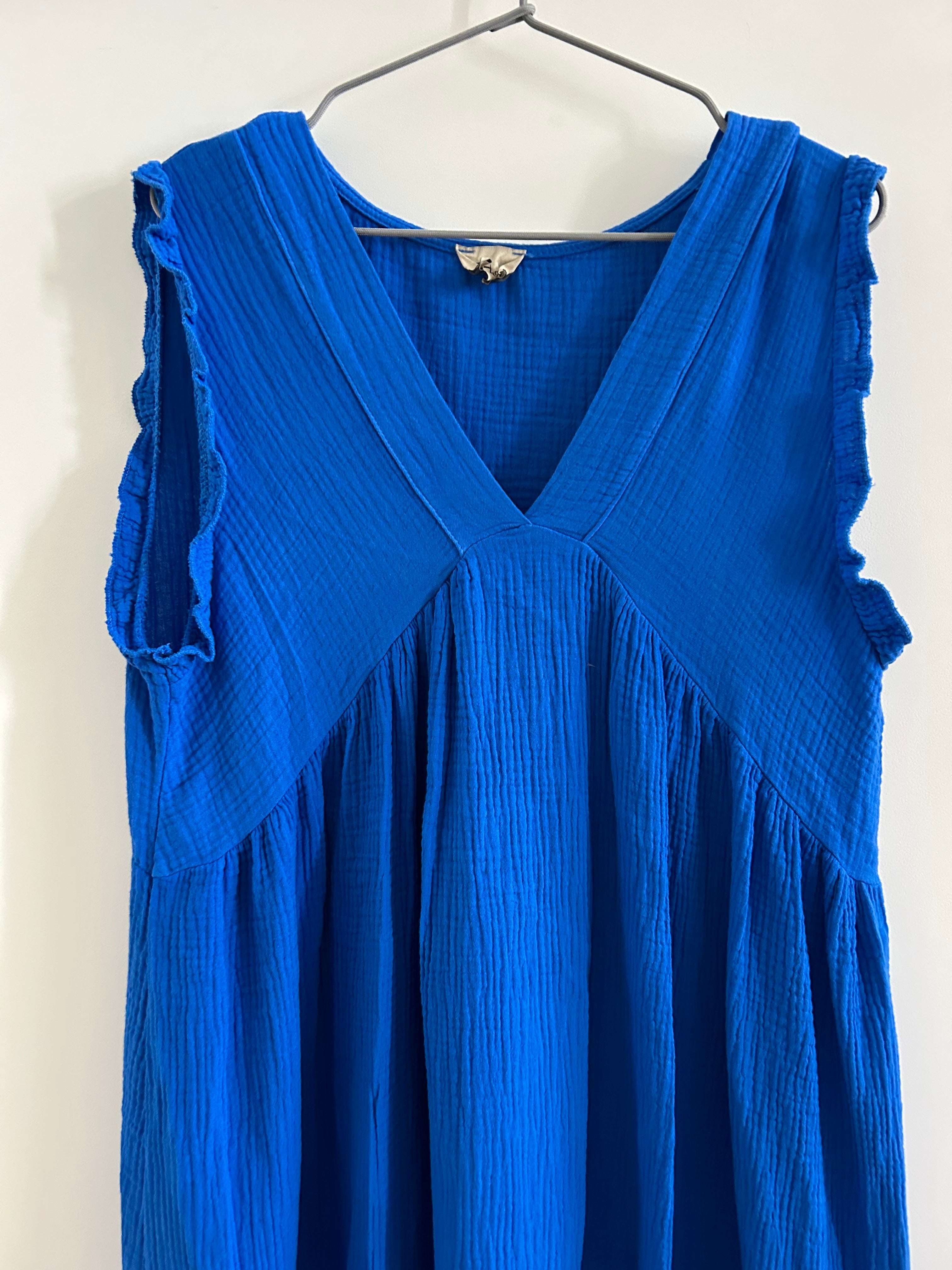 Ärmelloses Kleid mit Empireschnitt - azurblau