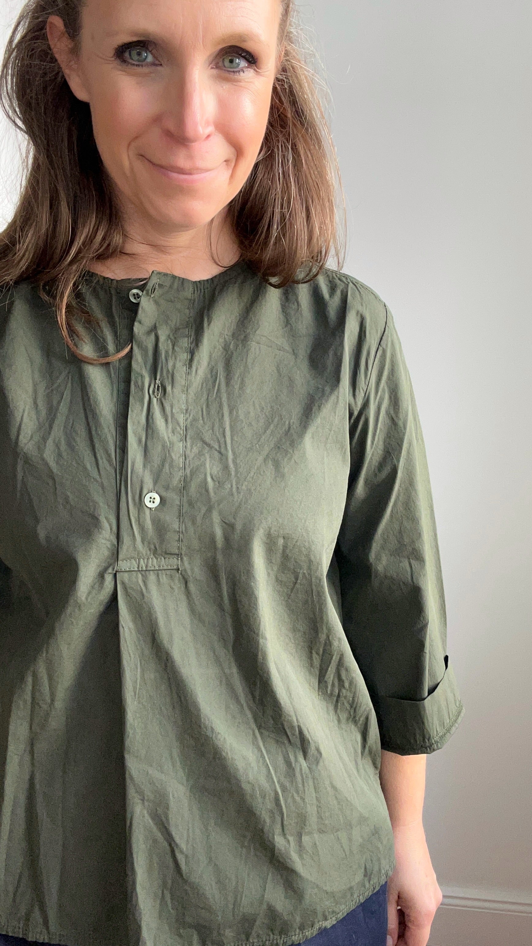 Schlichte Bluse mit Knopfleiste - dunkelgrün