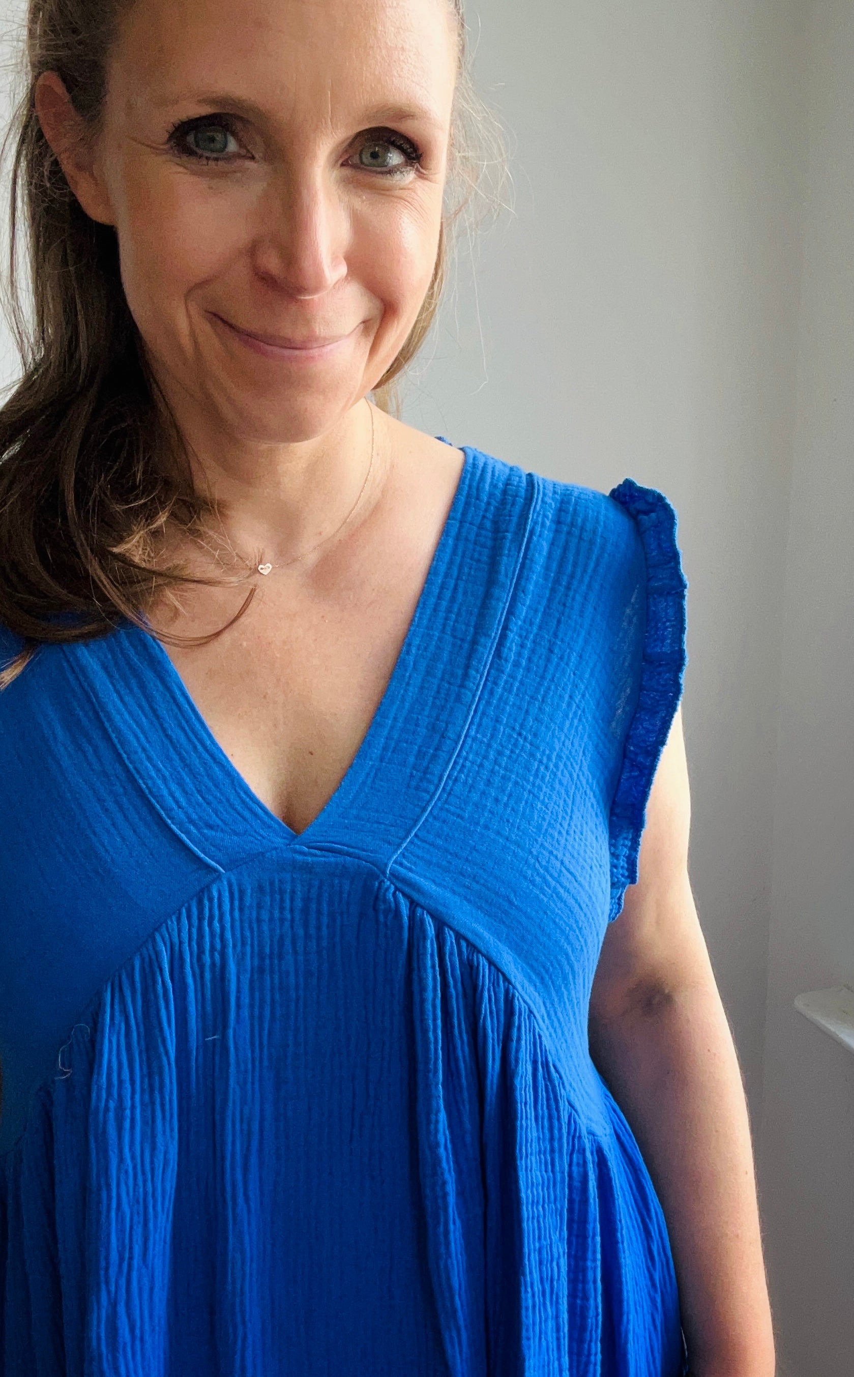 Ärmelloses Kleid mit Empireschnitt - azurblau