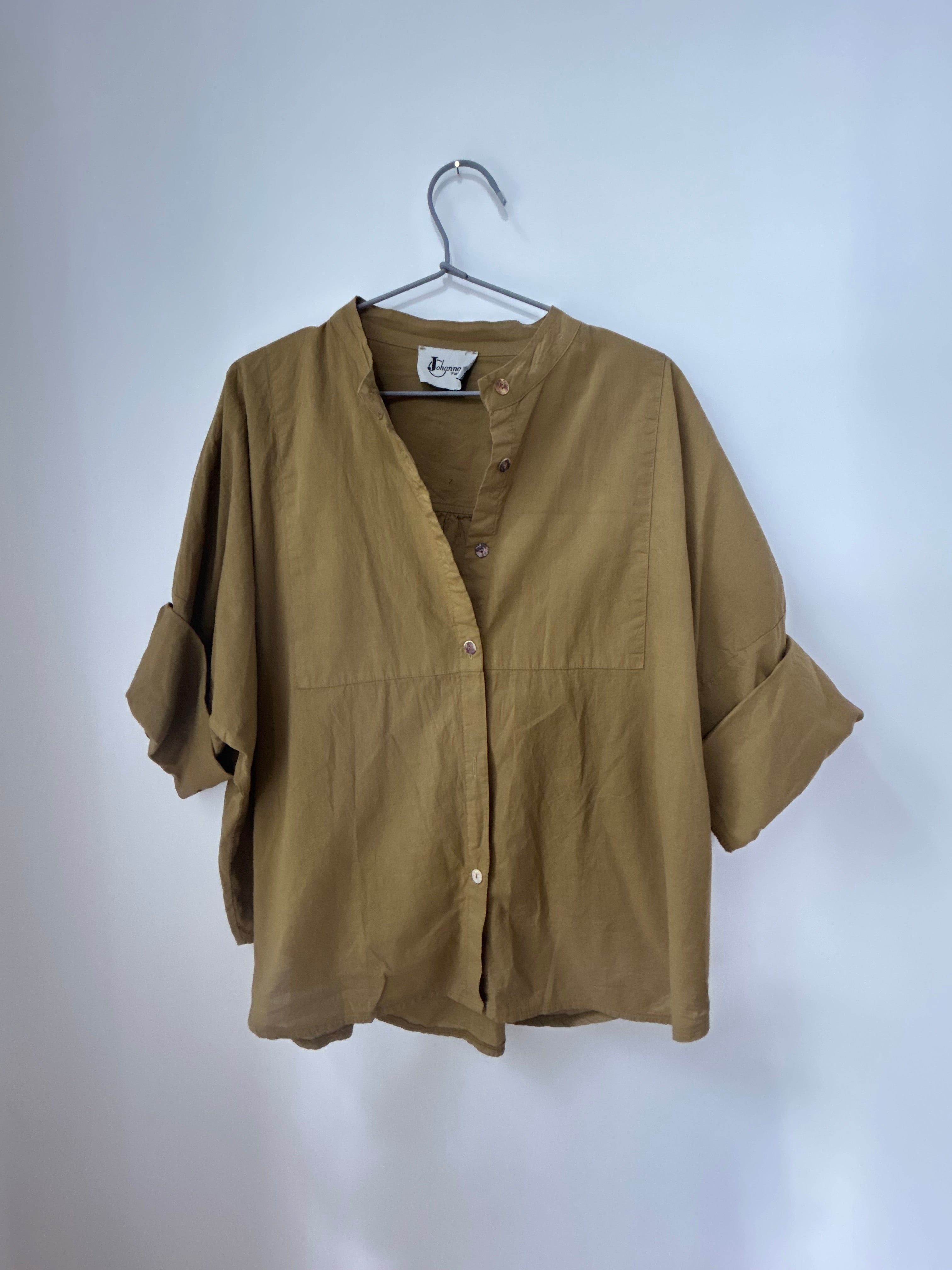 Schlichte Bluse zum Durchknöpfen – camel
