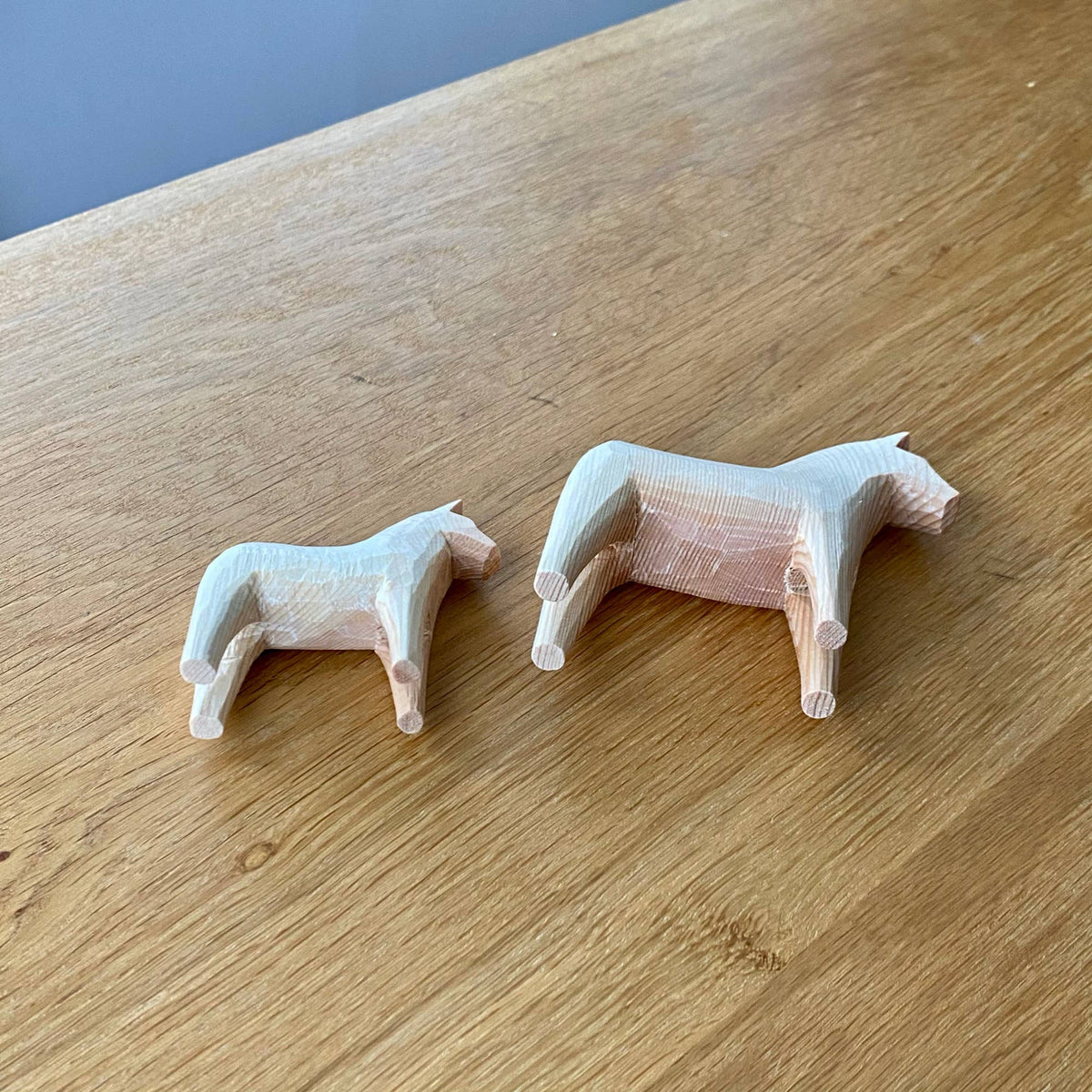 Handgeschnitzes Dala-Pferd  – S 10 cm