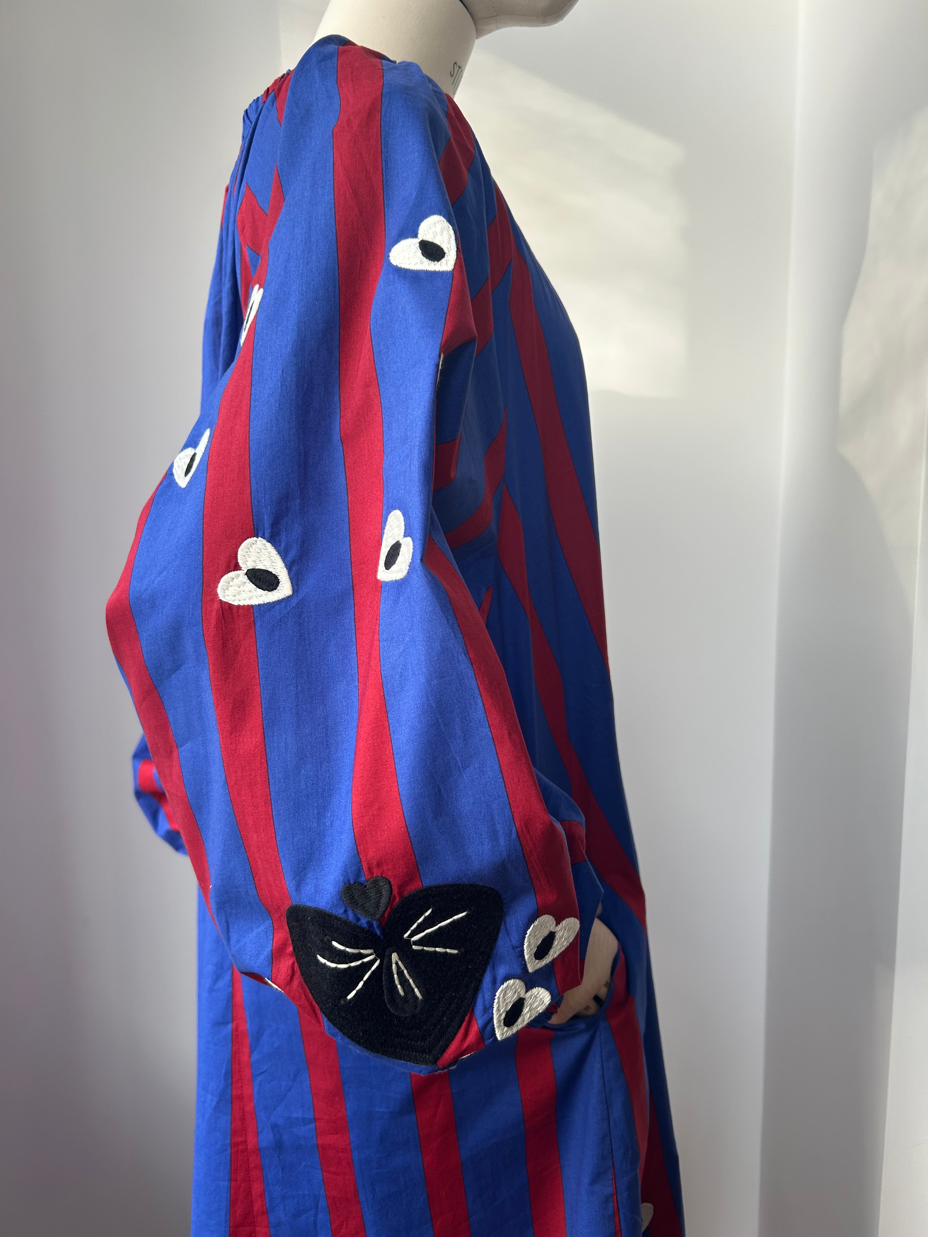 Kleid mit Streifen - rot & blau