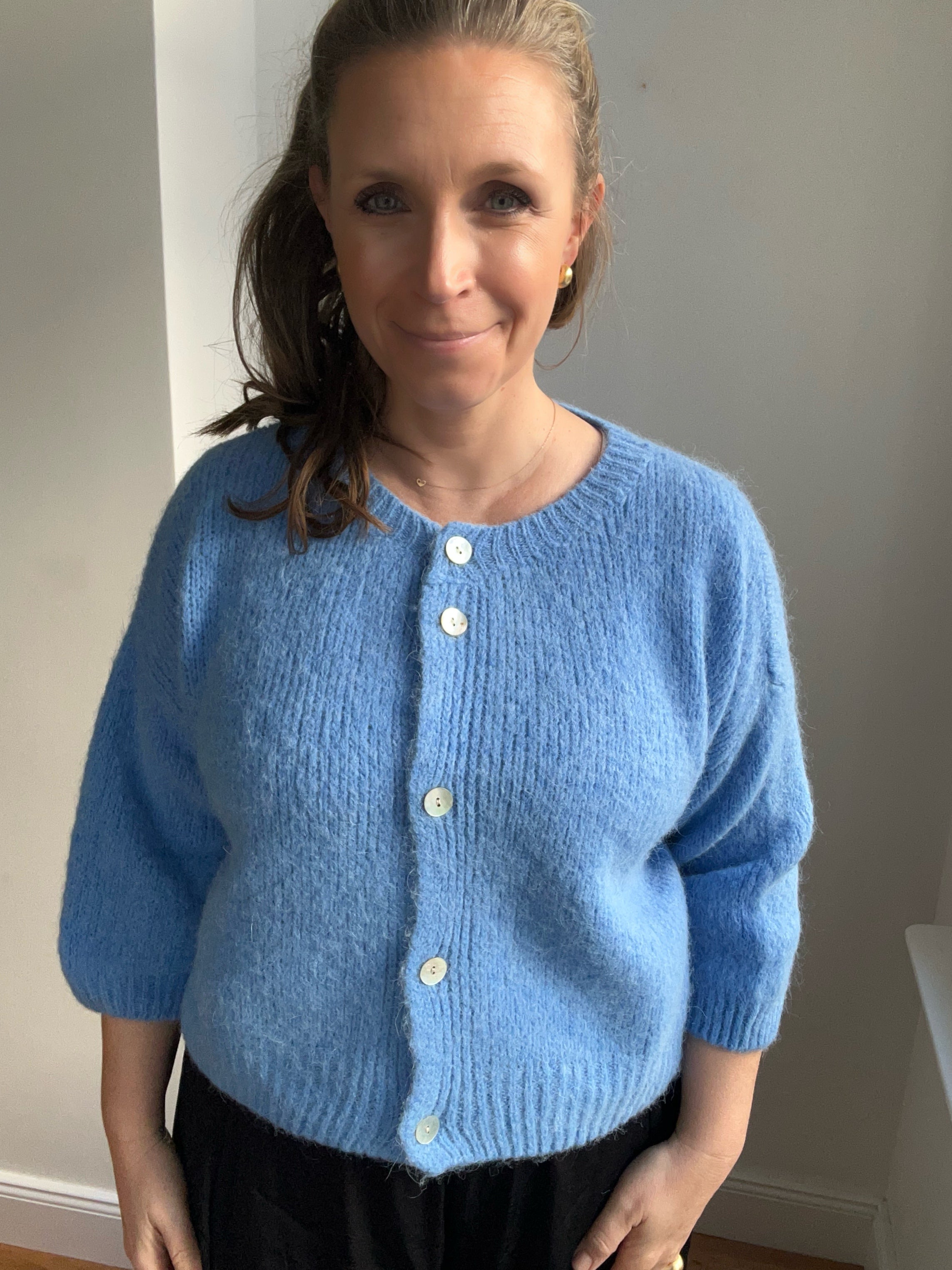 Kurze Strickjacke Cardigan - Himmelblau