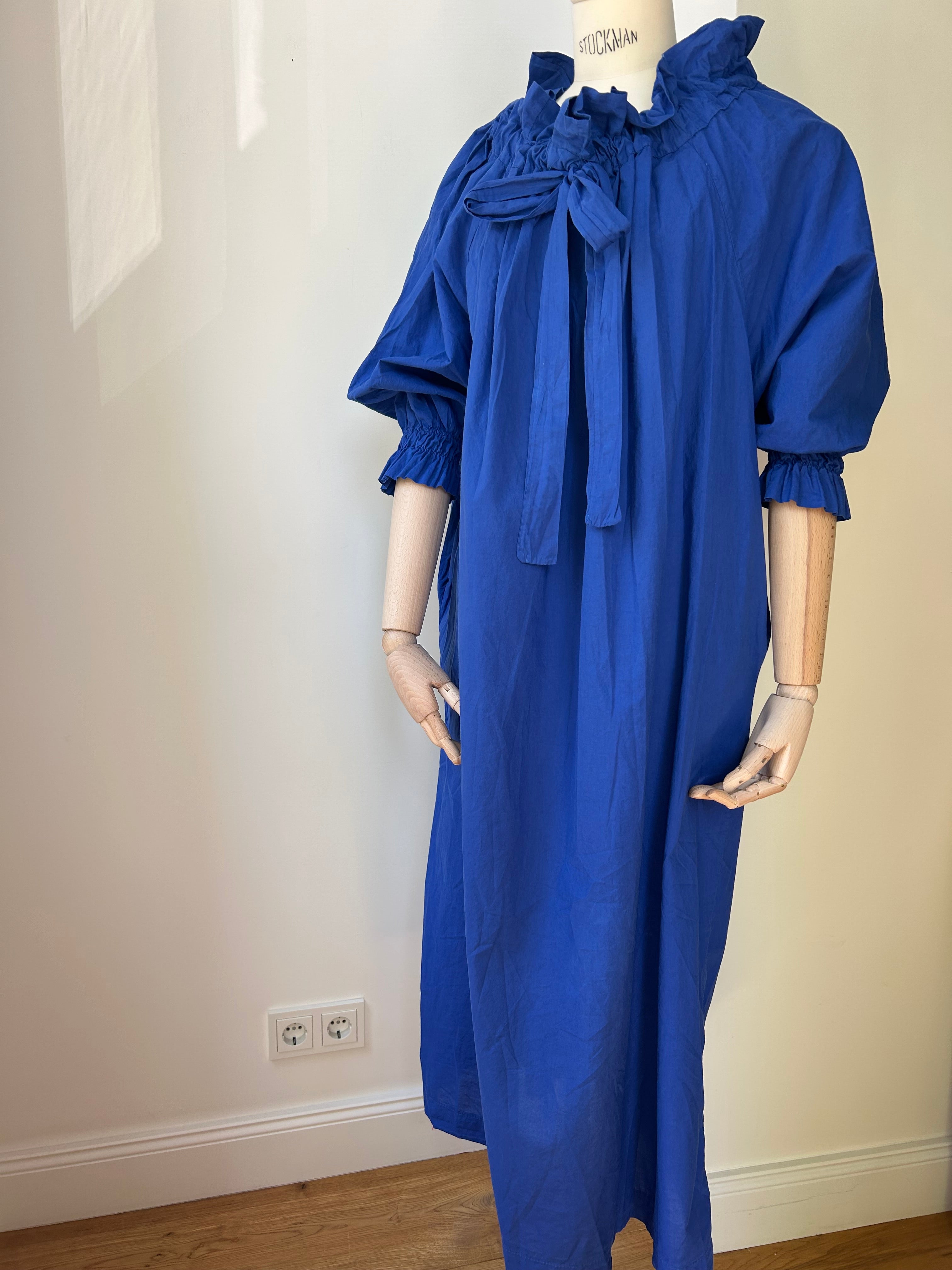 Blaues Kleid mit Tunnelzug