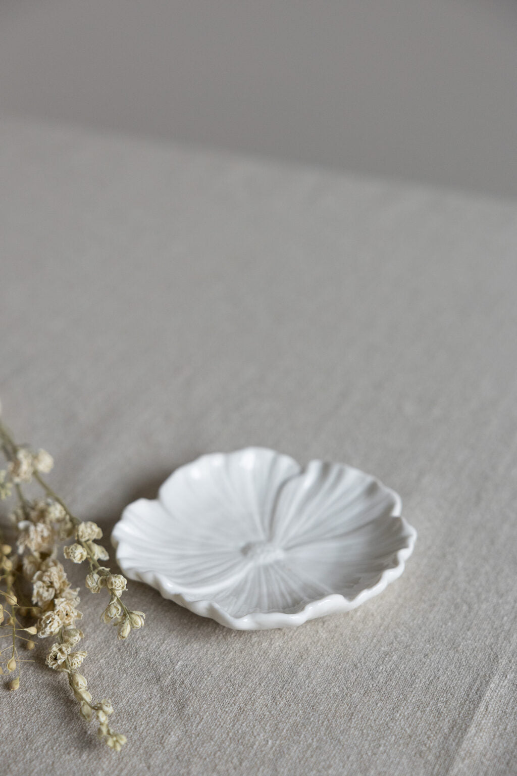 Kleine Schale in Blumenform - Weiß
