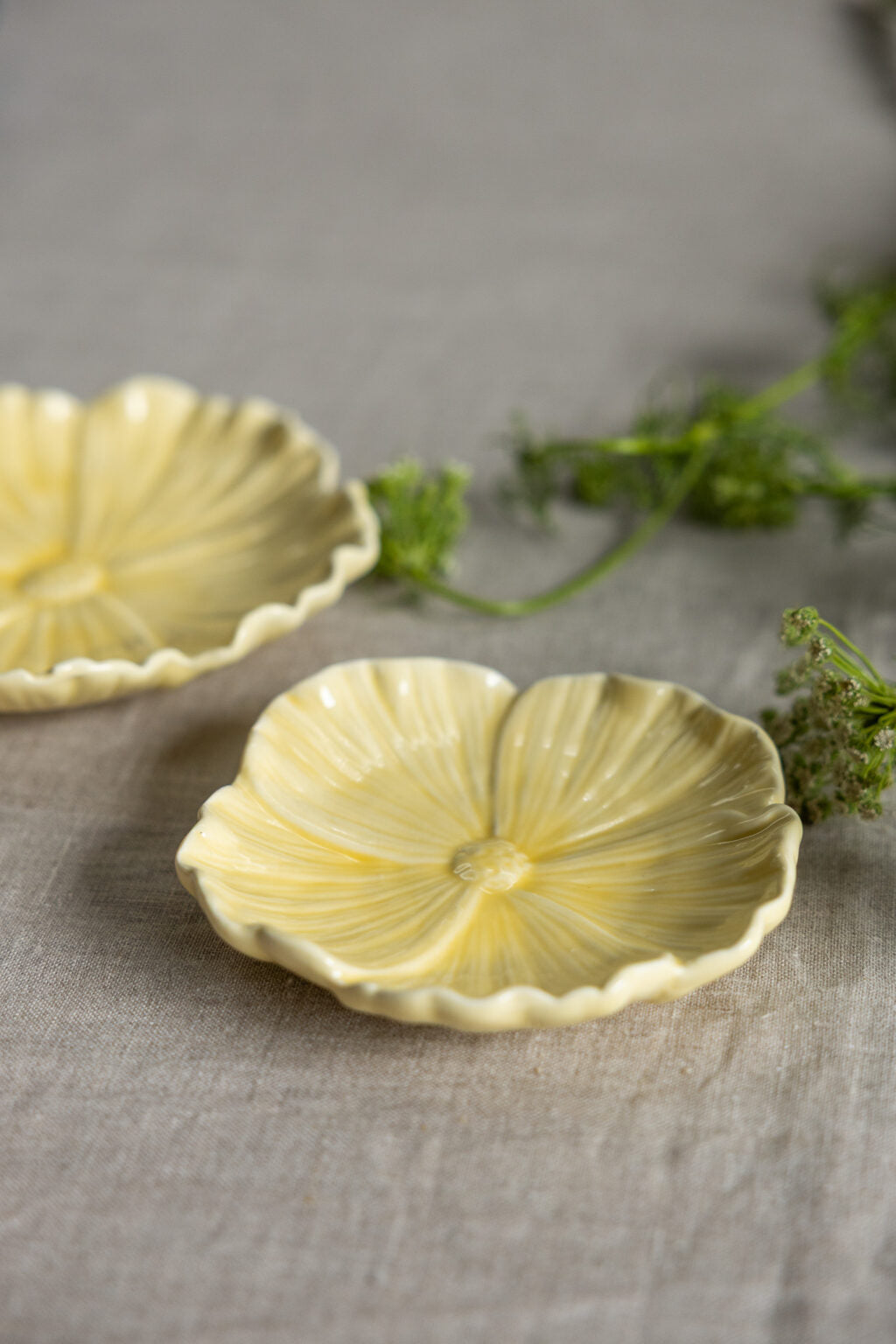 Kleine Schale in Blumenform - Gelb