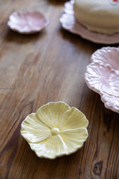 Kleine Schale in Blumenform - Gelb