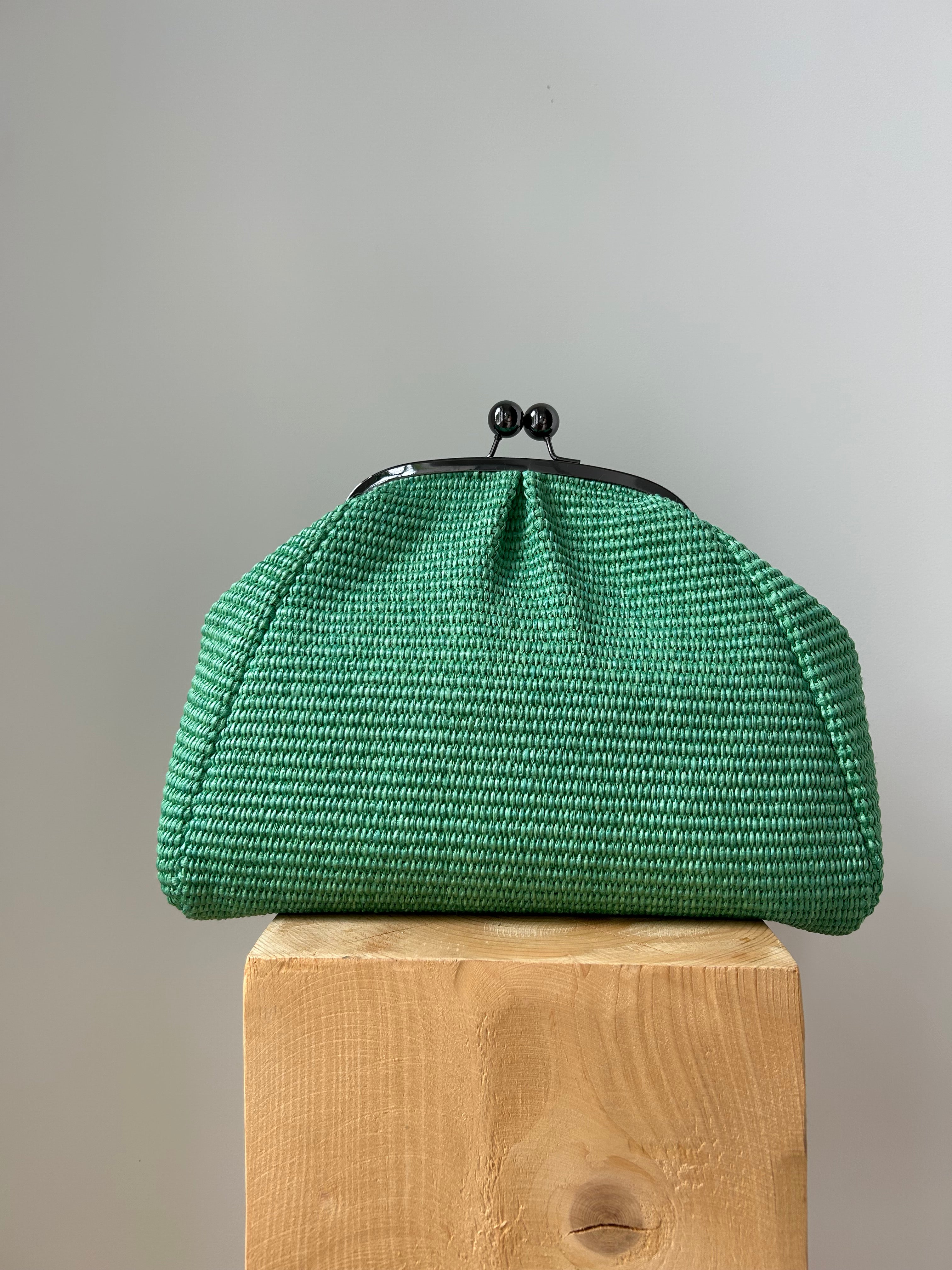 Große Clutch im Raffia-Stil - silber / hellgrün