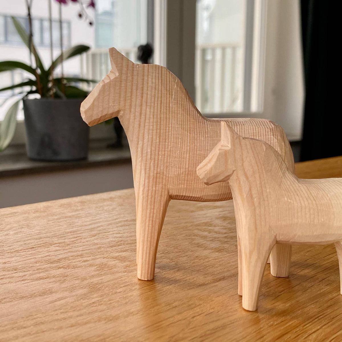 Handgeschnitzes Dala-Pferd  – S 10 cm