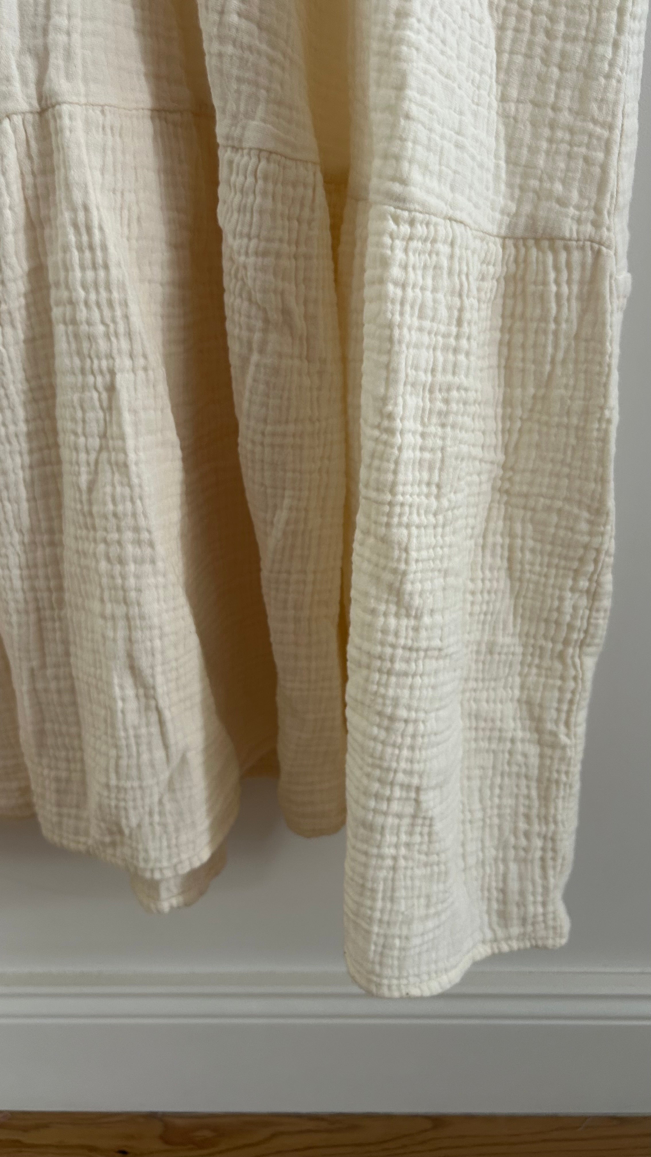 Ärmelloses Kleid mit Empireschnitt - creme