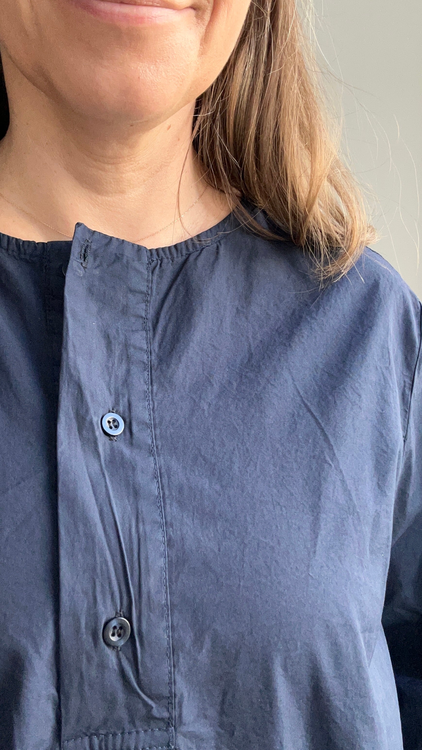 Schlichte Bluse mit Knopfleiste - dunkelblau
