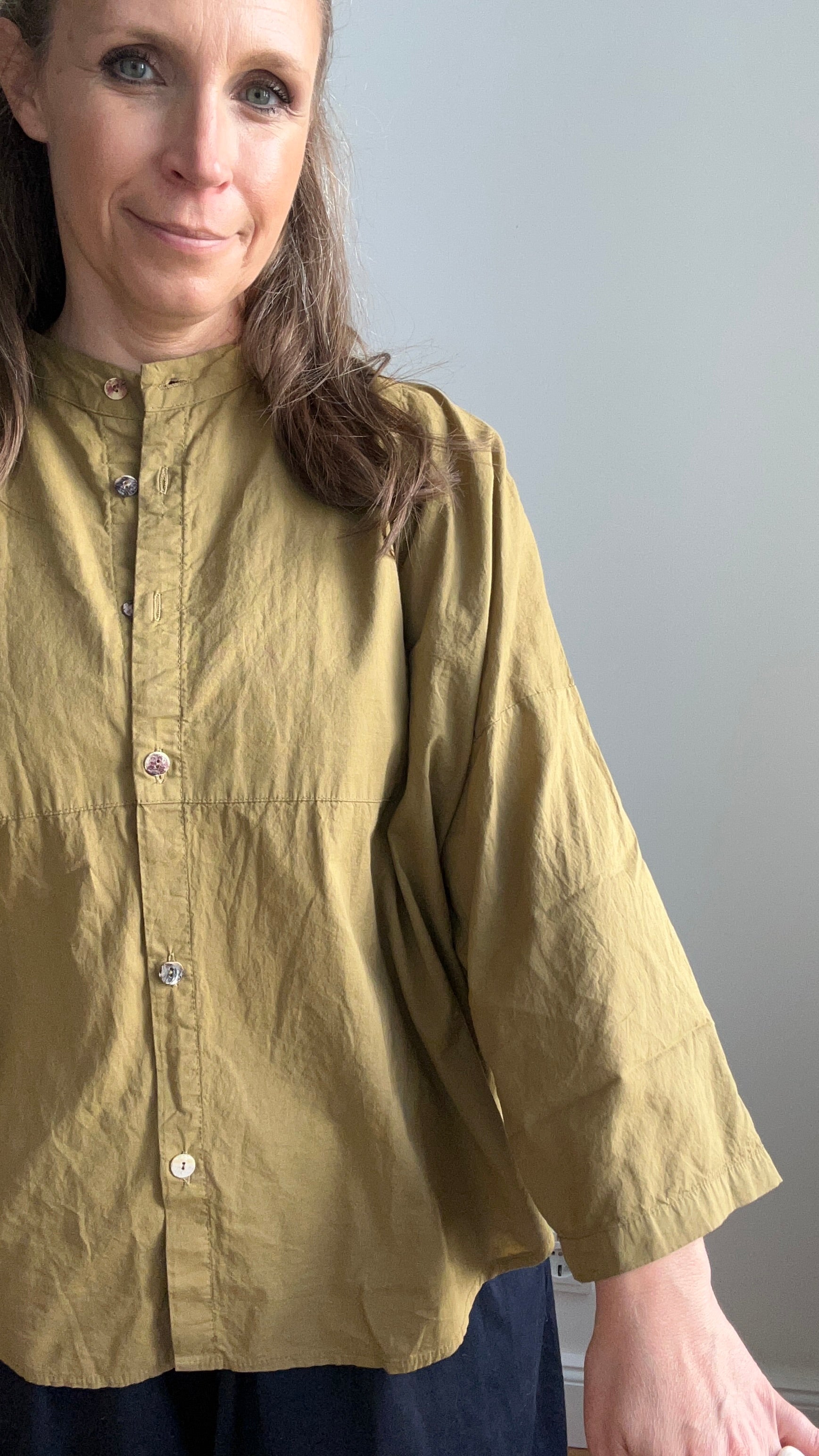 Schlichte Bluse zum Durchknöpfen – camel