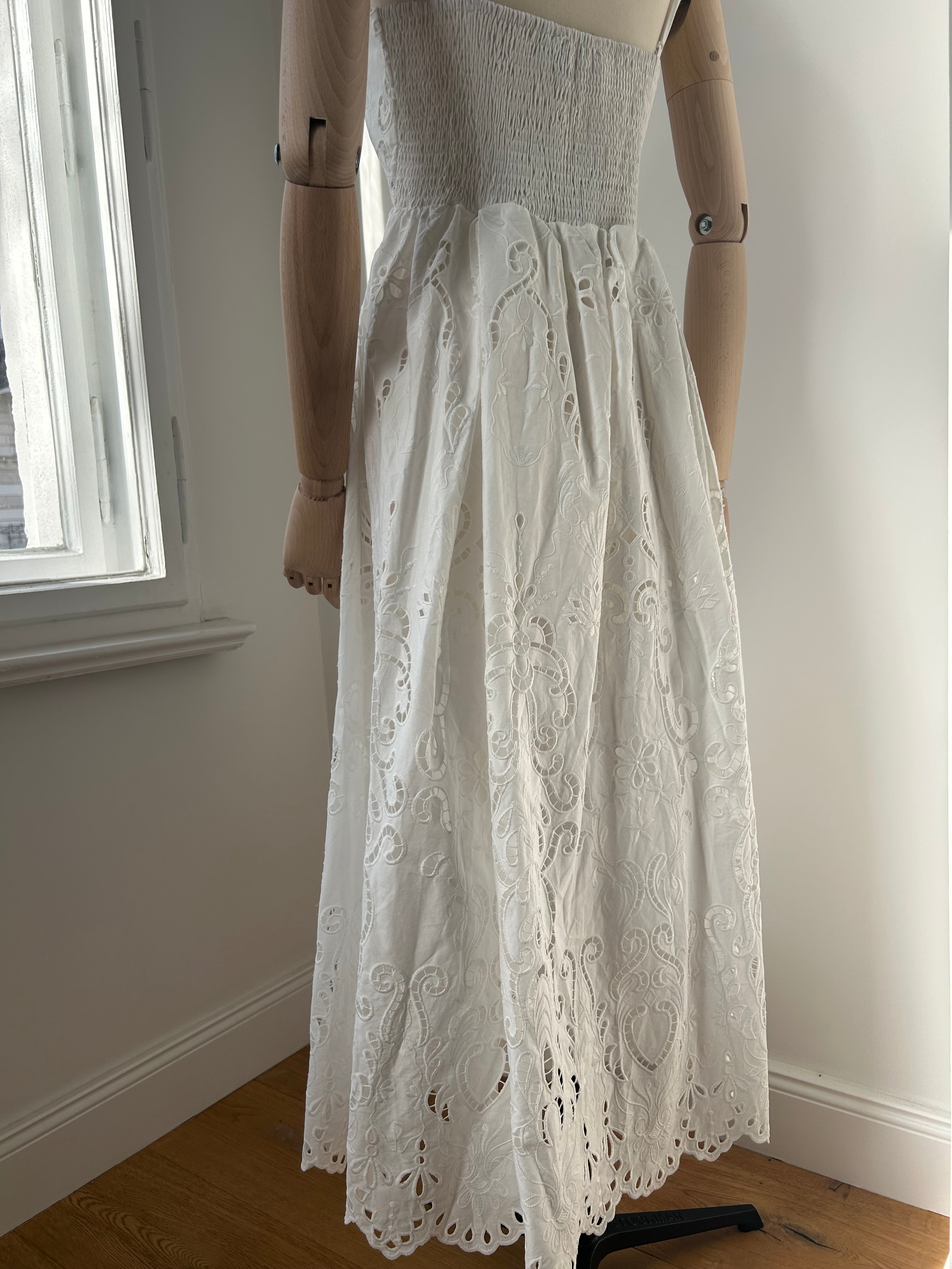 Weißes Spitzenkleid