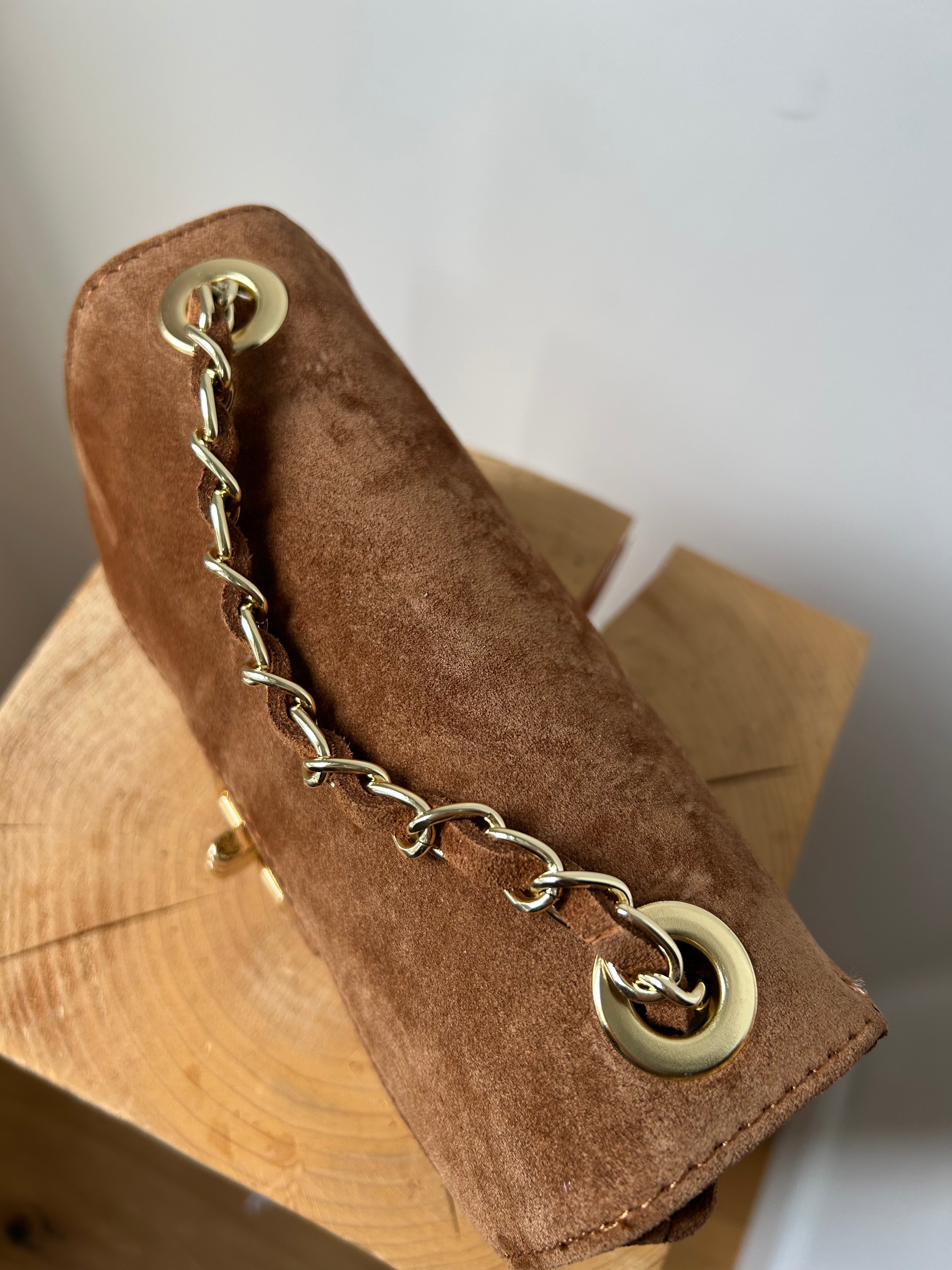 kleine Handtasche aus Wildleder - camel